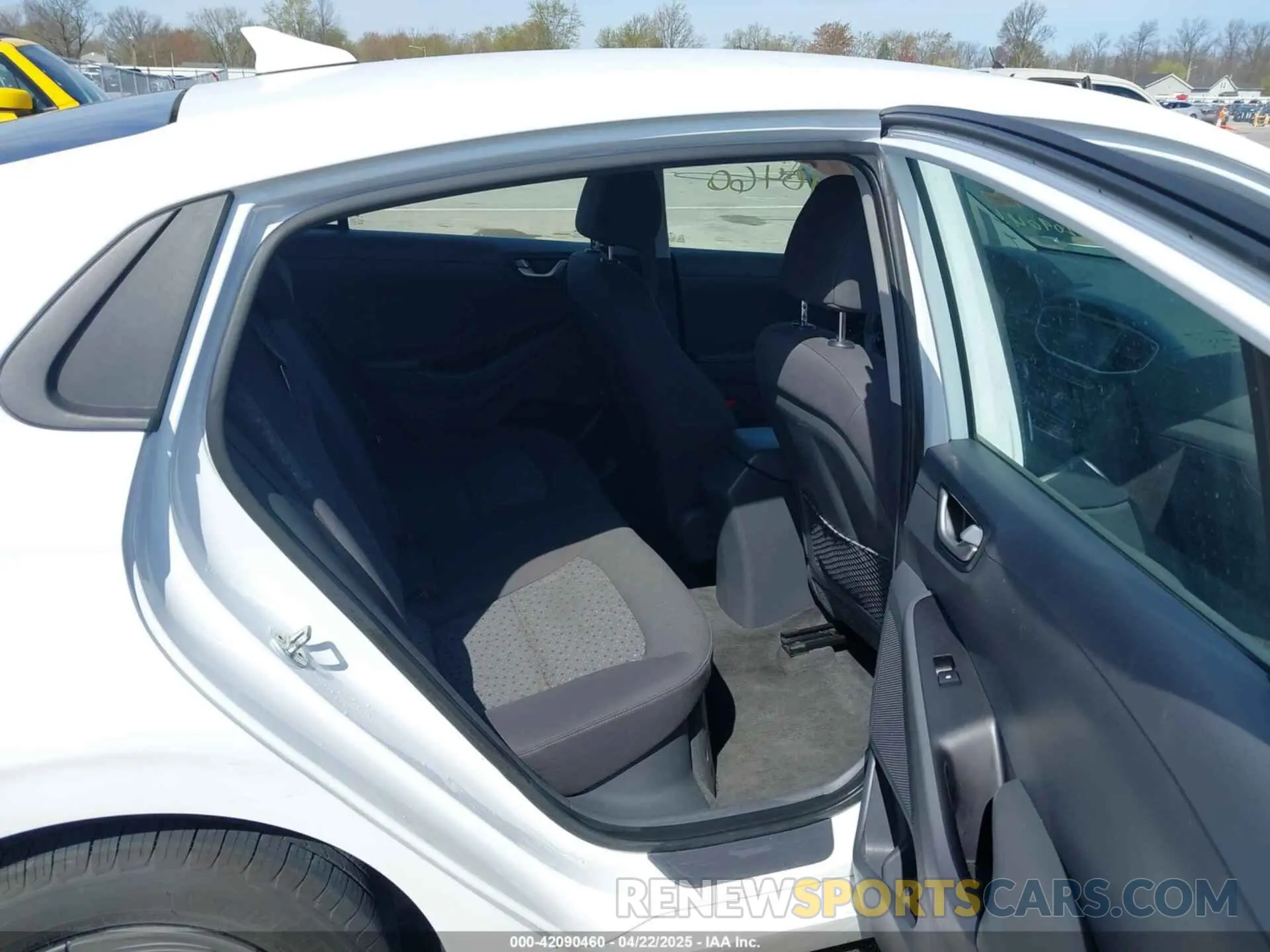 8 Фотография поврежденного автомобиля KMHC65LCXKU166533 HYUNDAI IONIQ HYBRID 2019