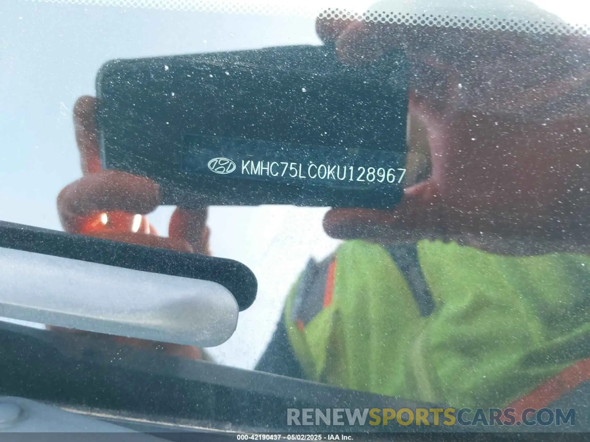 17 Photograph of a damaged car KMHC75LC0KU128967 HYUNDAI IONIQ HYBRID 2019
