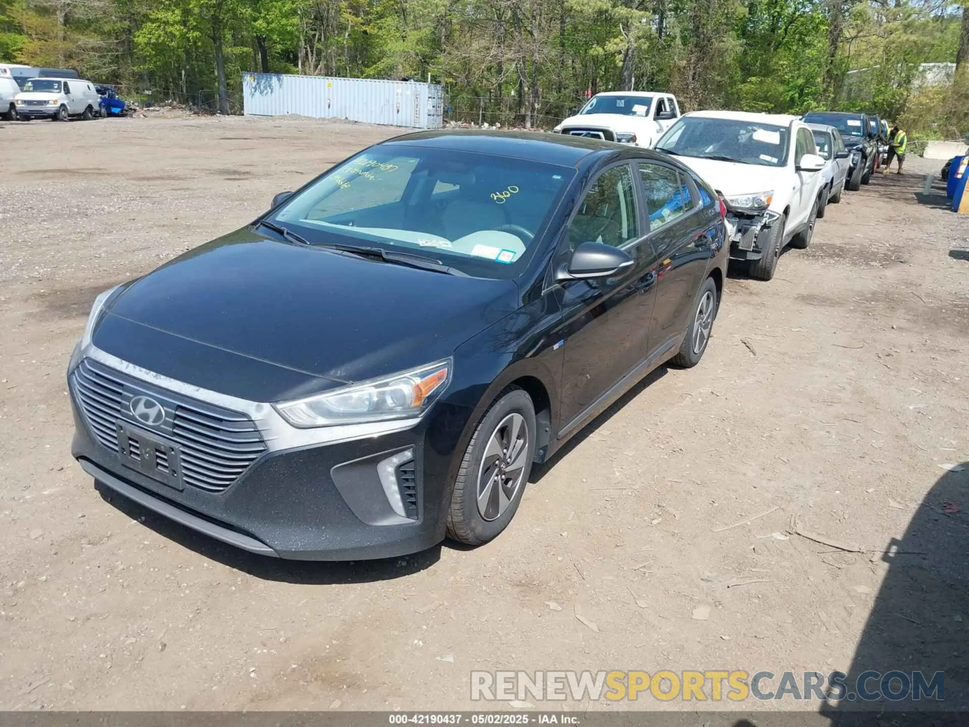2 Photograph of a damaged car KMHC75LC0KU128967 HYUNDAI IONIQ HYBRID 2019