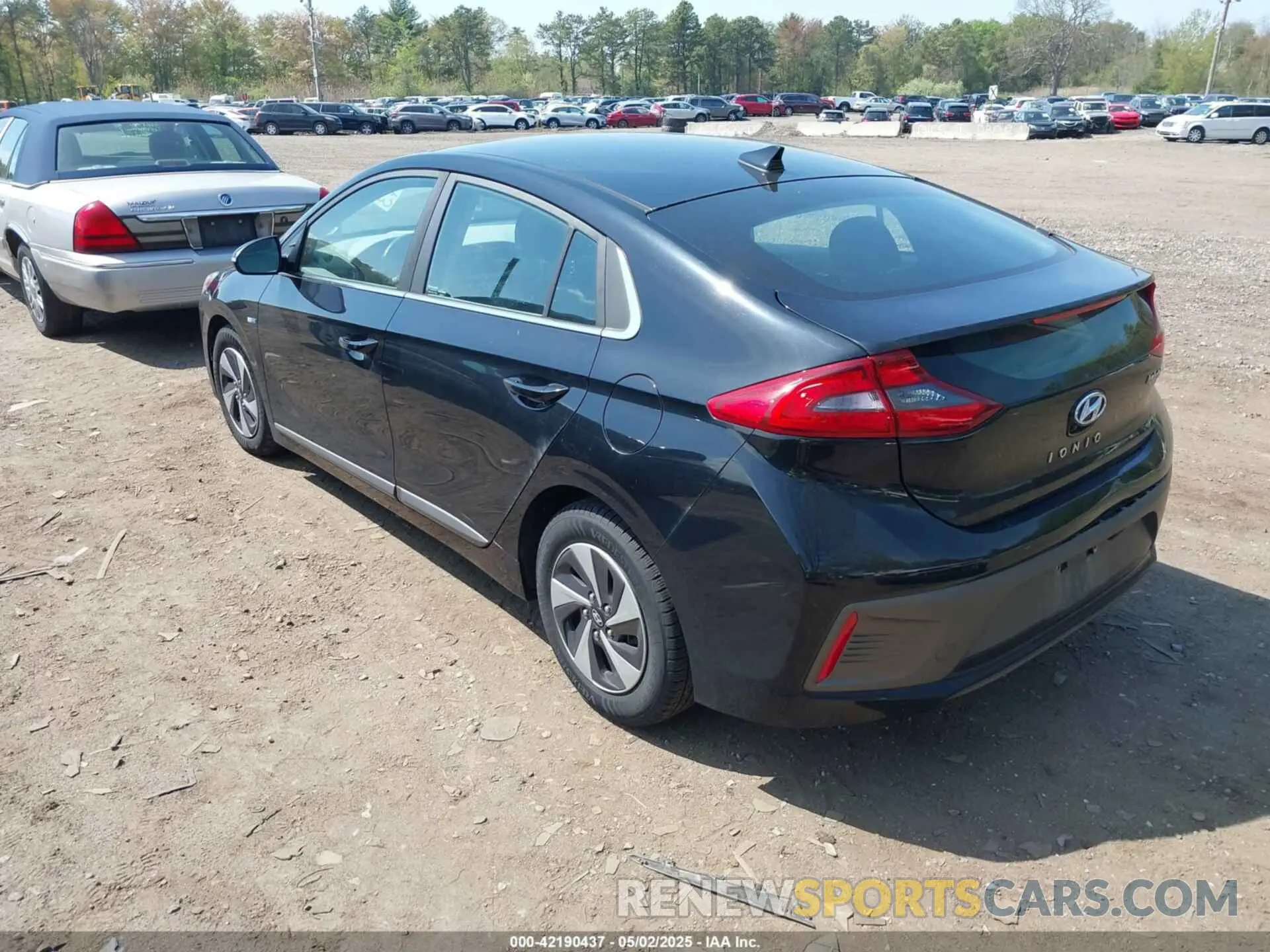 3 Photograph of a damaged car KMHC75LC0KU128967 HYUNDAI IONIQ HYBRID 2019