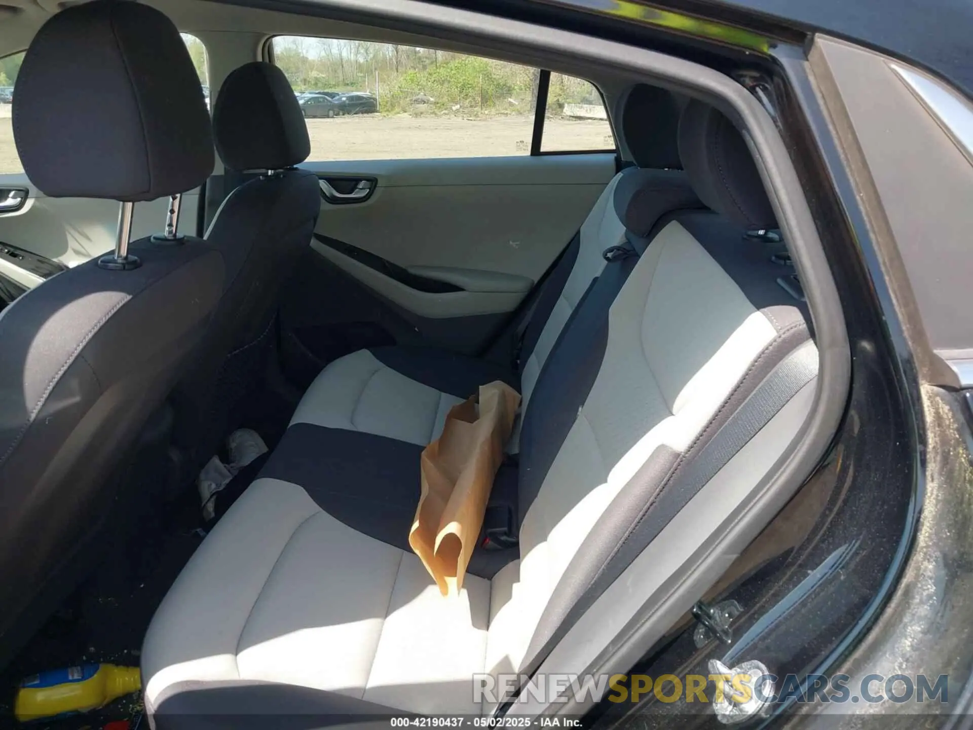 8 Photograph of a damaged car KMHC75LC0KU128967 HYUNDAI IONIQ HYBRID 2019