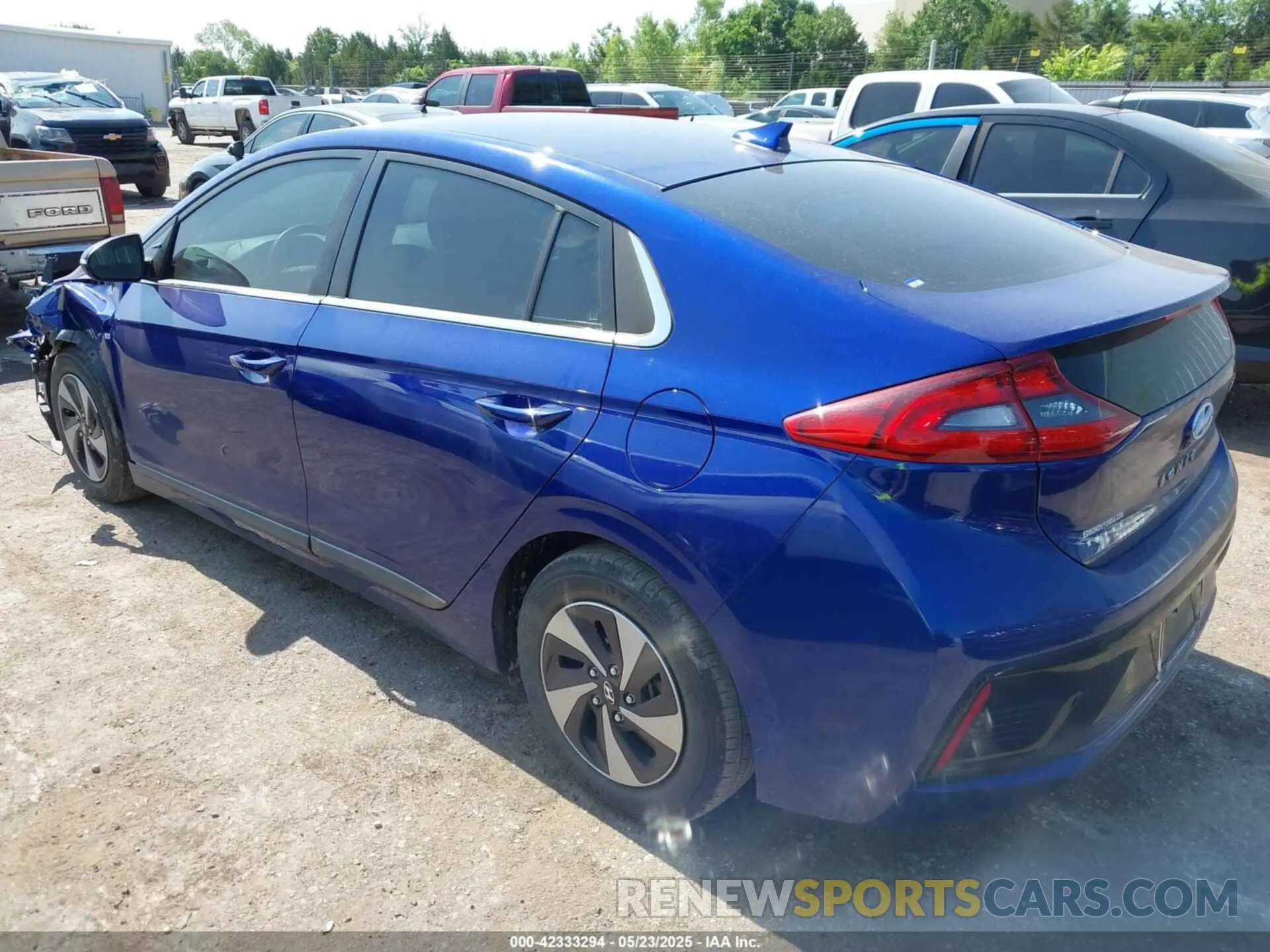 3 Photograph of a damaged car KMHC75LC1KU117153 HYUNDAI IONIQ HYBRID 2019