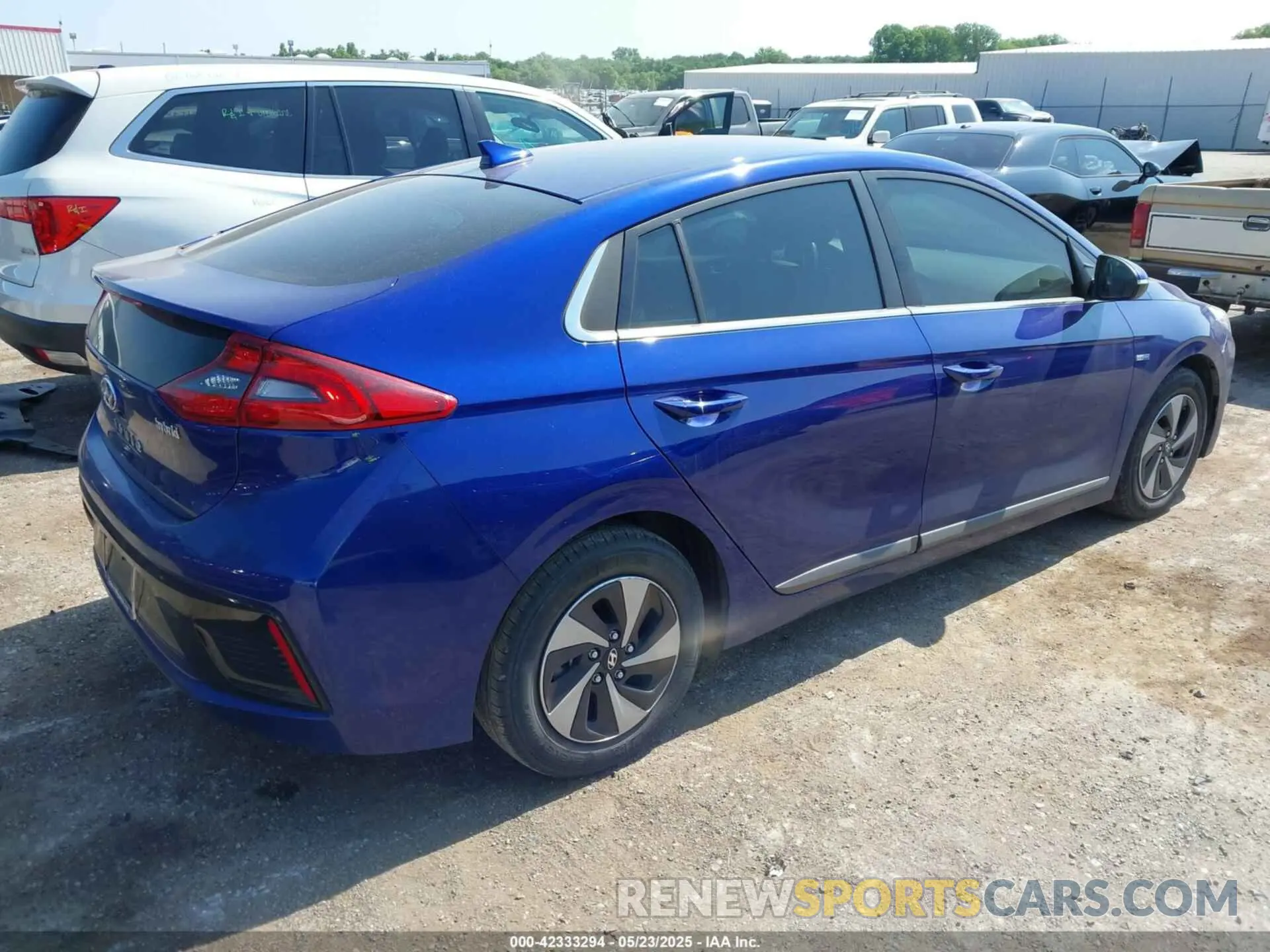 4 Photograph of a damaged car KMHC75LC1KU117153 HYUNDAI IONIQ HYBRID 2019