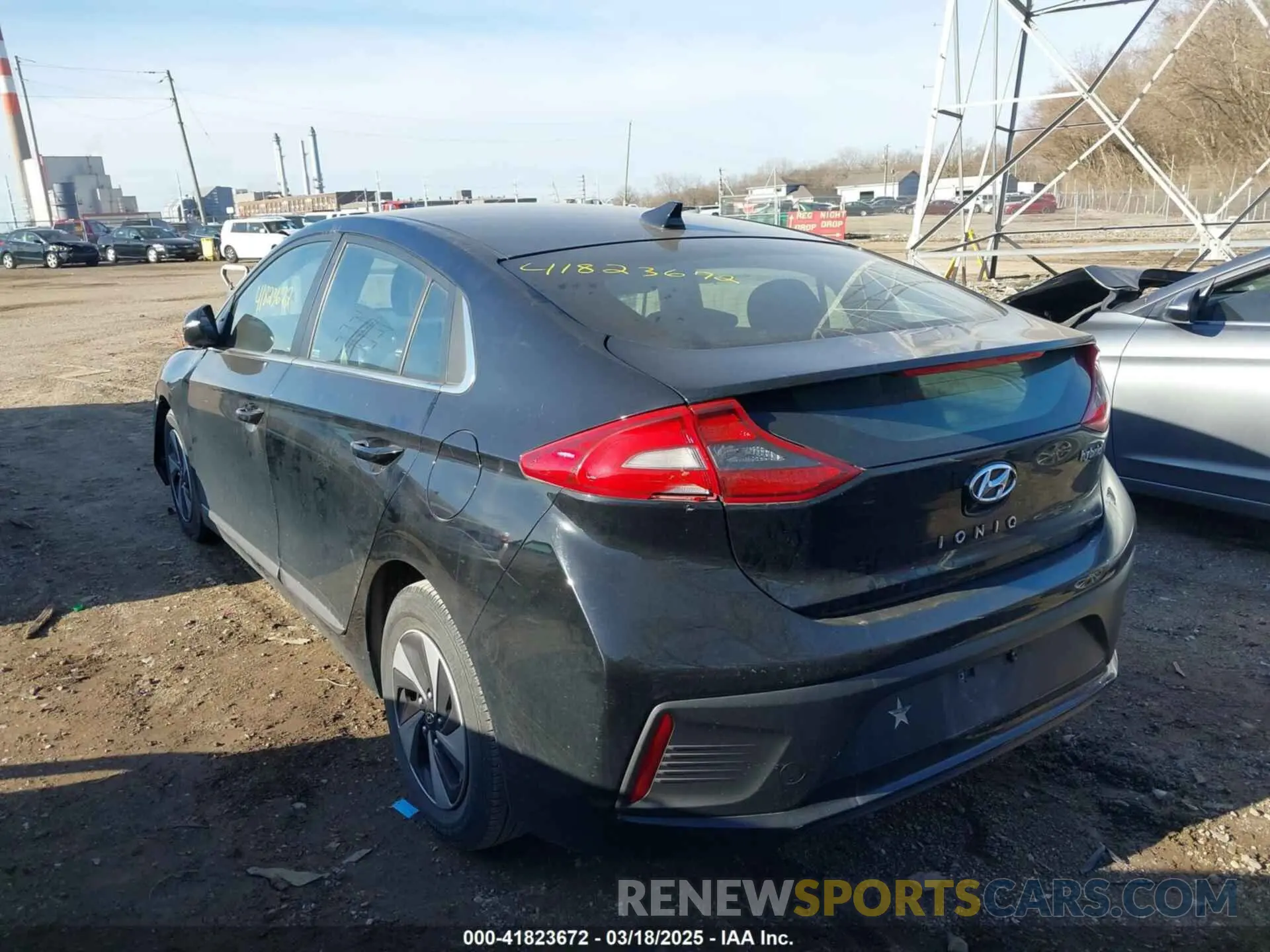 3 Photograph of a damaged car KMHC75LC1KU140559 HYUNDAI IONIQ HYBRID 2019