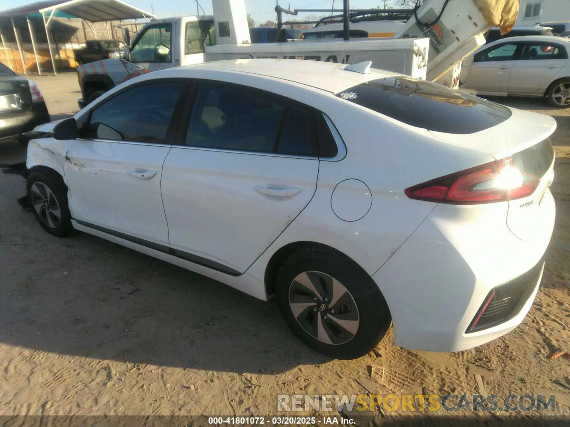 3 Фотография поврежденного автомобиля KMHC75LC2KU125357 HYUNDAI IONIQ HYBRID 2019