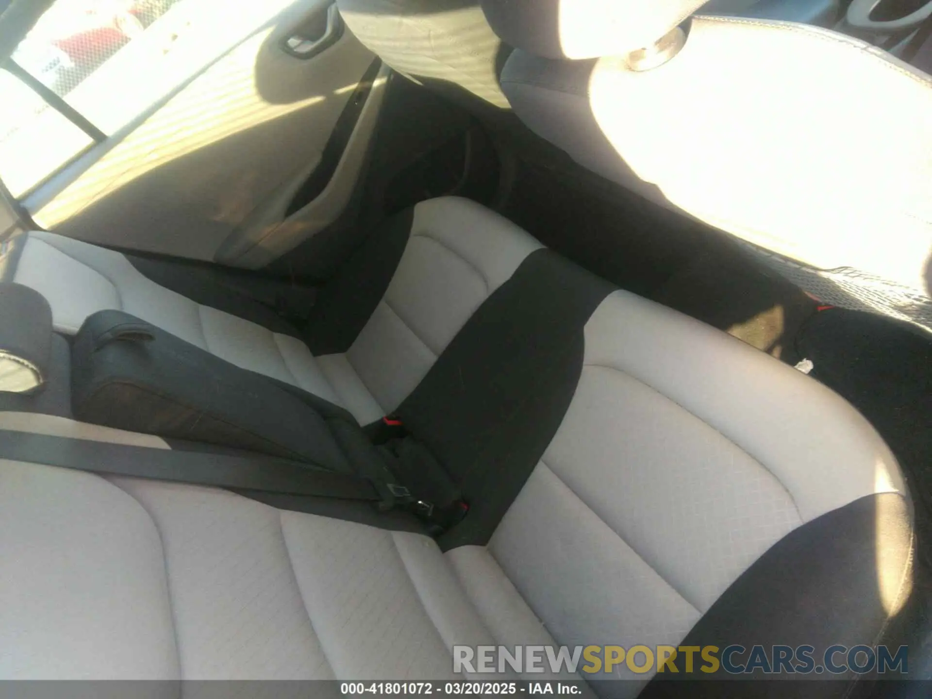 8 Фотография поврежденного автомобиля KMHC75LC2KU125357 HYUNDAI IONIQ HYBRID 2019