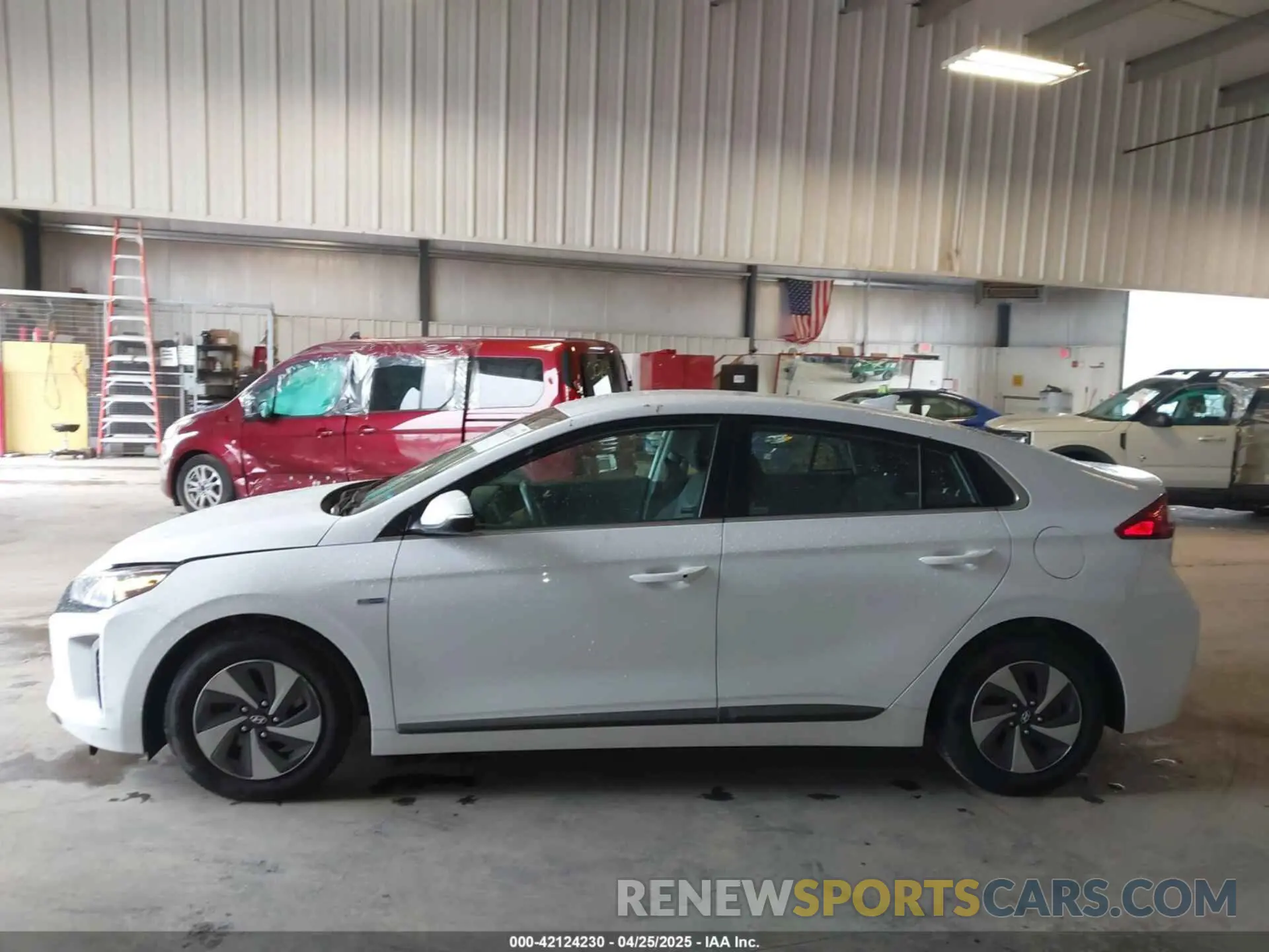 14 Фотография поврежденного автомобиля KMHC75LC5KU111145 HYUNDAI IONIQ HYBRID 2019