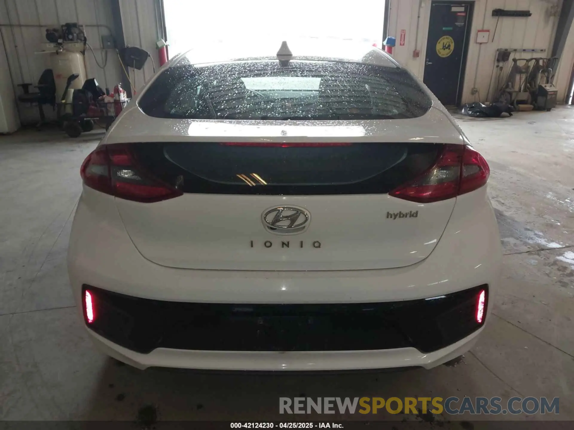 16 Фотография поврежденного автомобиля KMHC75LC5KU111145 HYUNDAI IONIQ HYBRID 2019