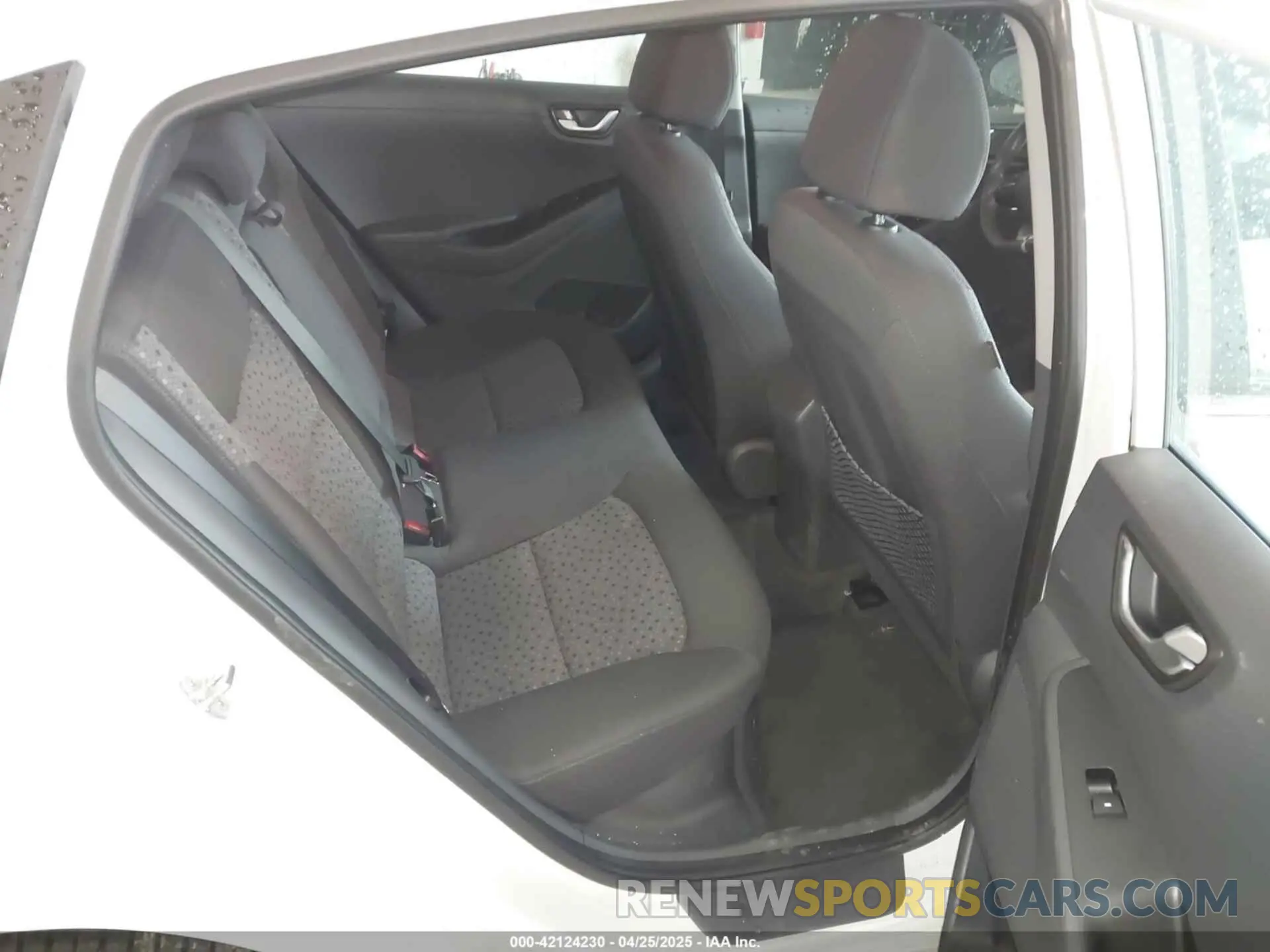 8 Фотография поврежденного автомобиля KMHC75LC5KU111145 HYUNDAI IONIQ HYBRID 2019