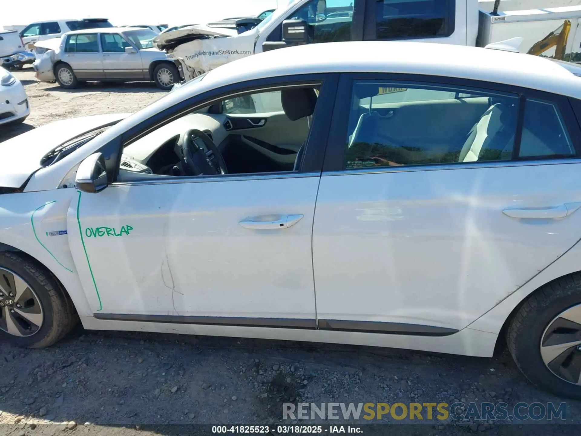 14 Фотография поврежденного автомобиля KMHC75LC7KU118324 HYUNDAI IONIQ HYBRID 2019