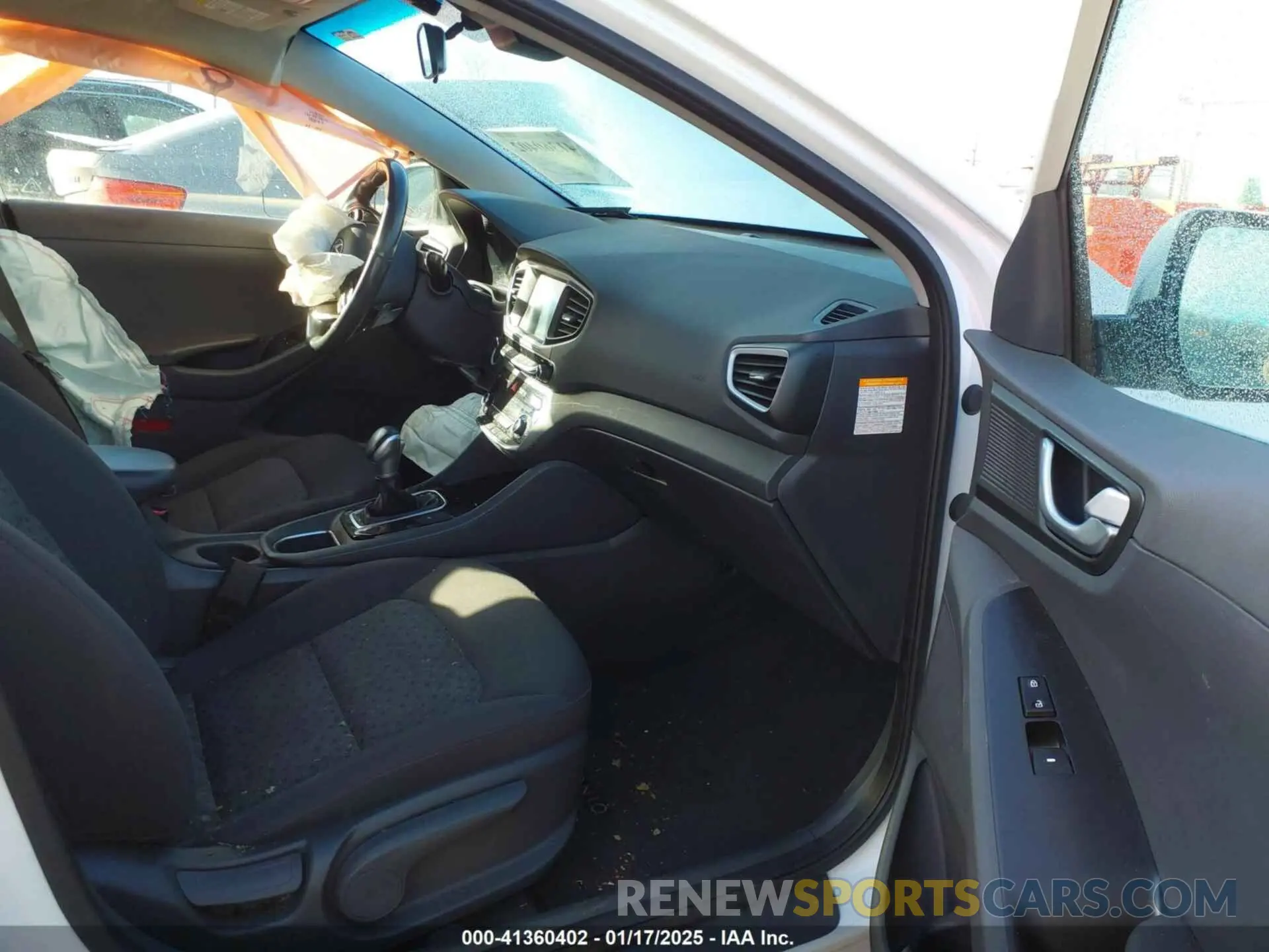 5 Photograph of a damaged car KMHC75LC9KU110967 HYUNDAI IONIQ HYBRID 2019