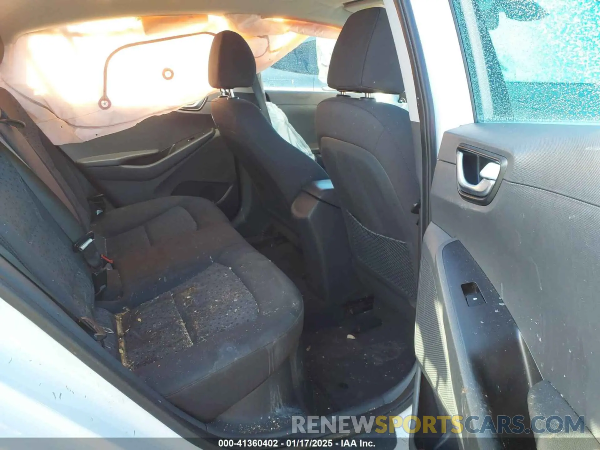 8 Photograph of a damaged car KMHC75LC9KU110967 HYUNDAI IONIQ HYBRID 2019