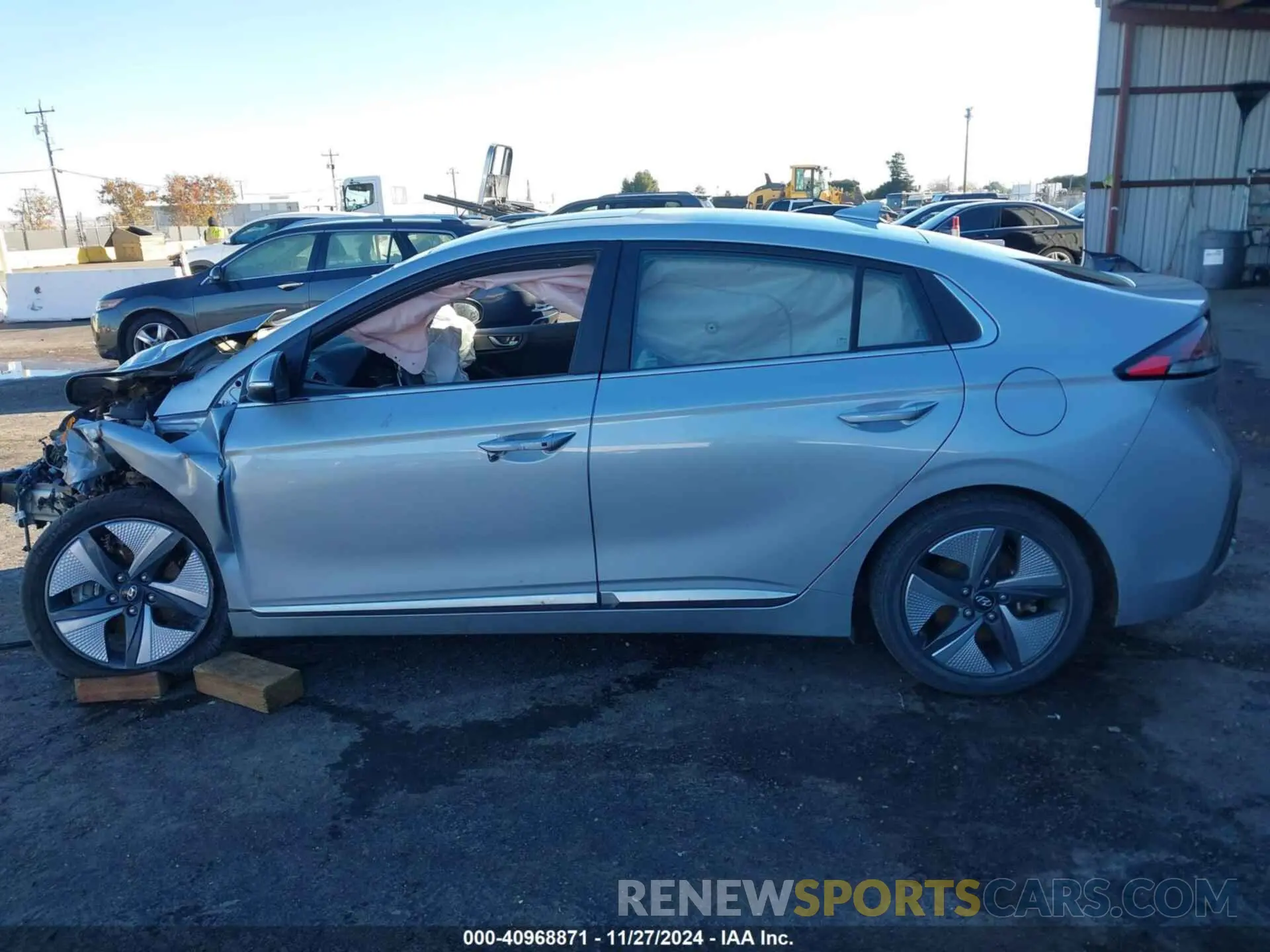 14 Фотография поврежденного автомобиля KMHC05LC7LU242938 HYUNDAI IONIQ HYBRID 2020