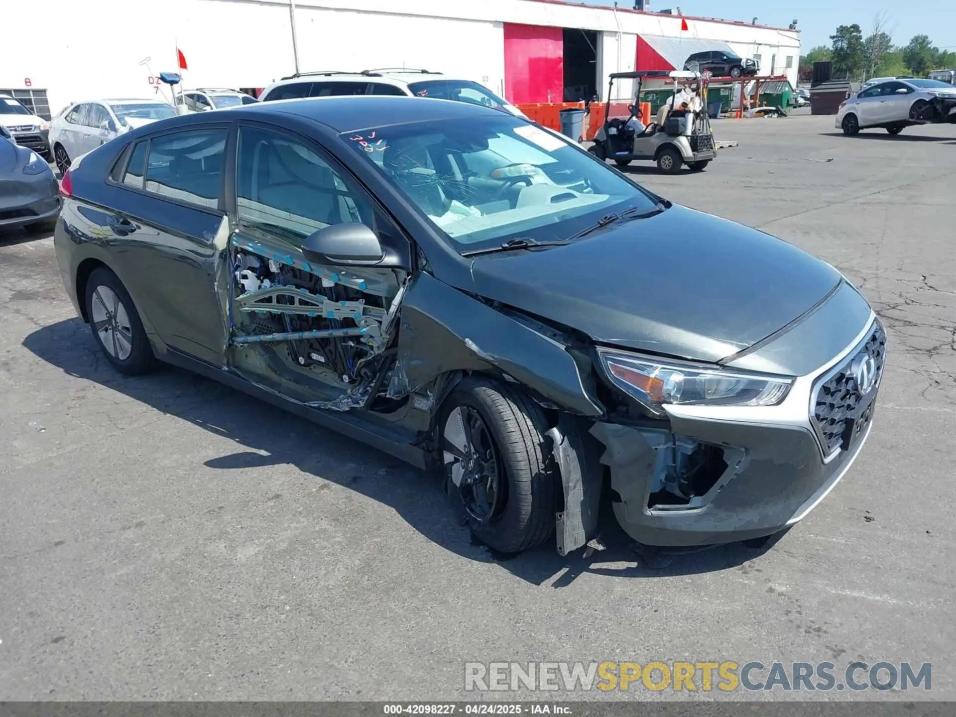 1 Photograph of a damaged car KMHC65LC0LU235313 HYUNDAI IONIQ HYBRID 2020