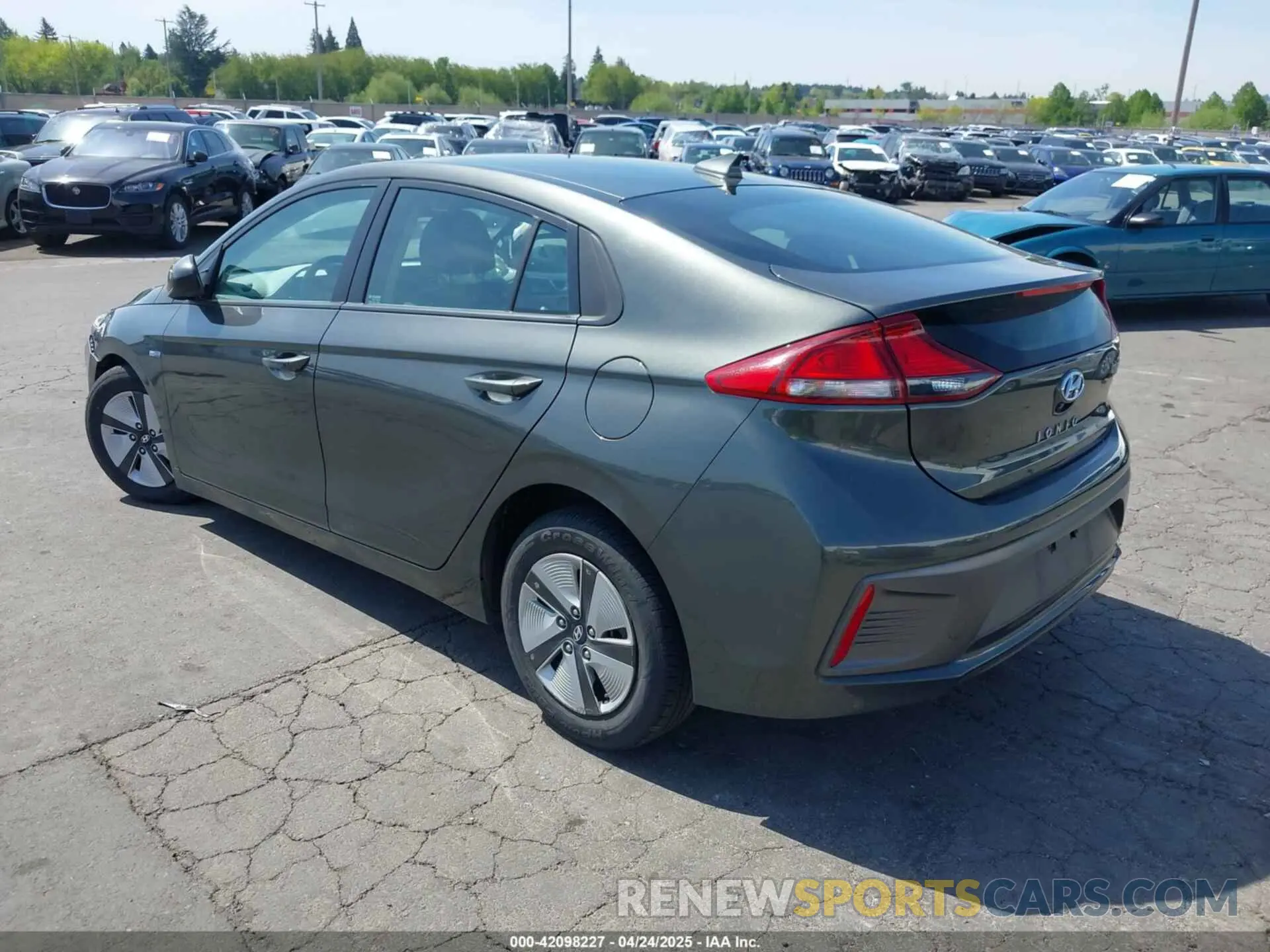 3 Photograph of a damaged car KMHC65LC0LU235313 HYUNDAI IONIQ HYBRID 2020
