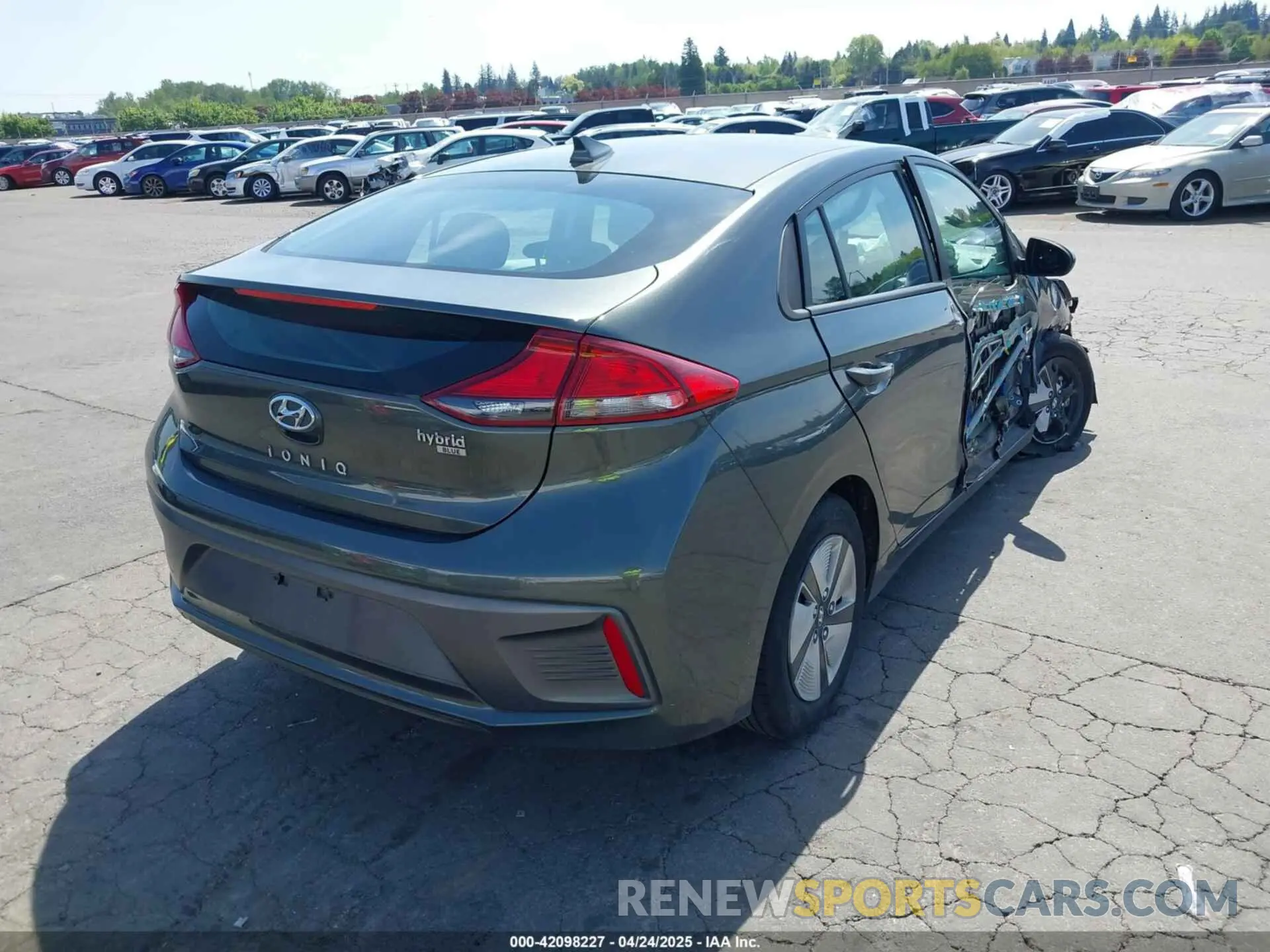 4 Photograph of a damaged car KMHC65LC0LU235313 HYUNDAI IONIQ HYBRID 2020