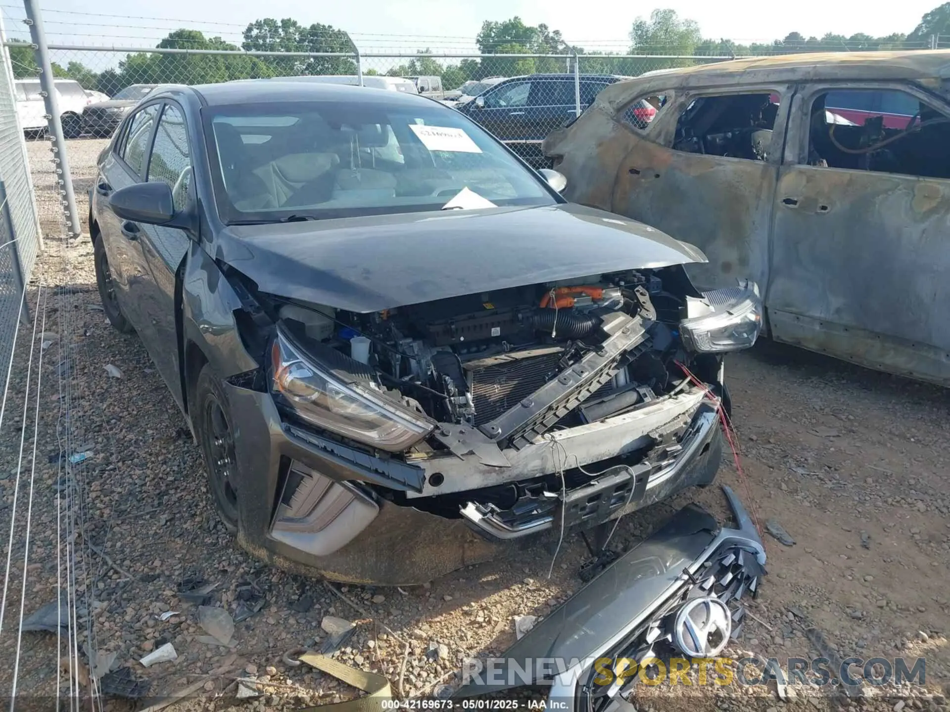 1 Photograph of a damaged car KMHC65LC4LU227313 HYUNDAI IONIQ HYBRID 2020