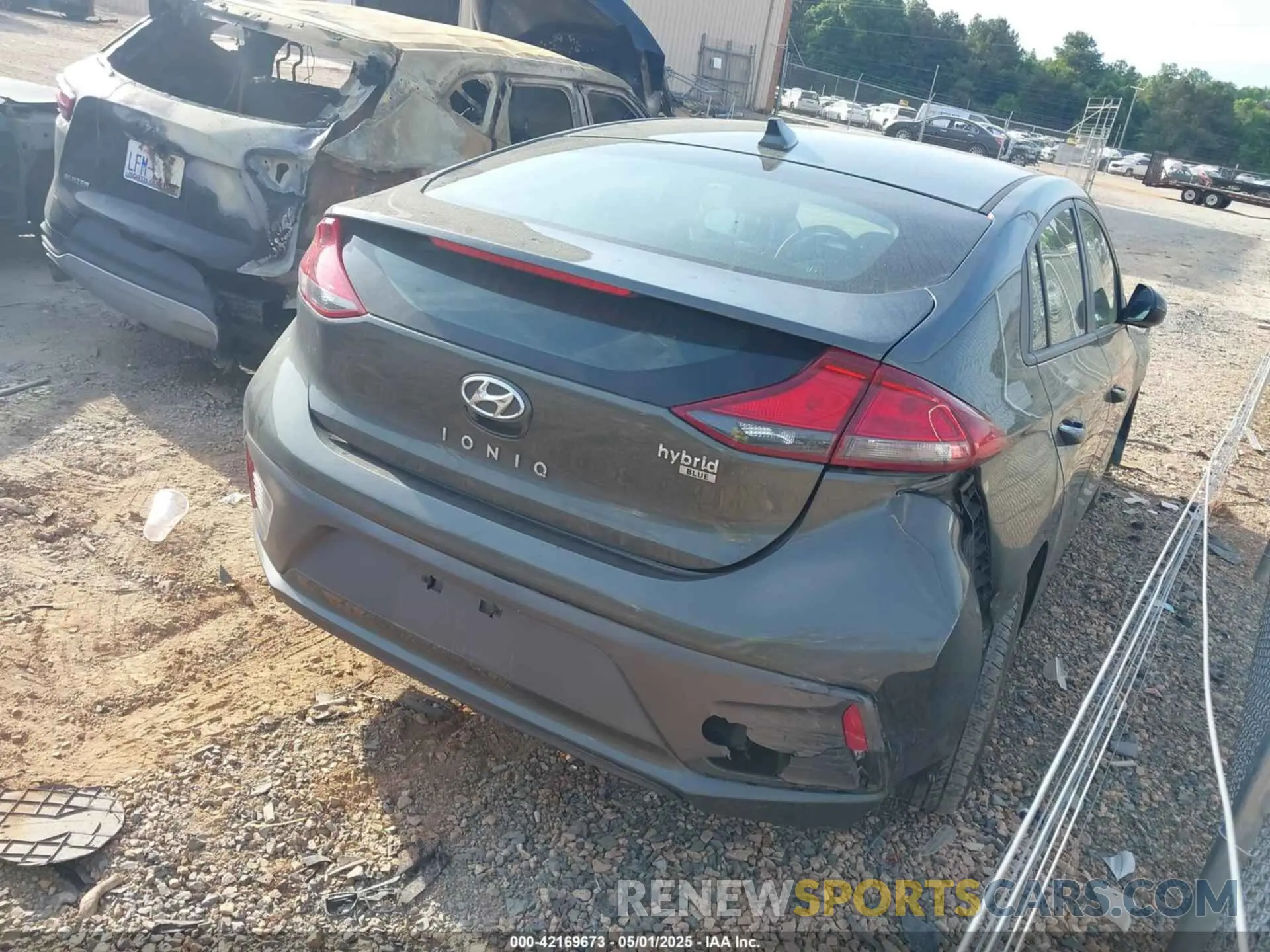 4 Photograph of a damaged car KMHC65LC4LU227313 HYUNDAI IONIQ HYBRID 2020