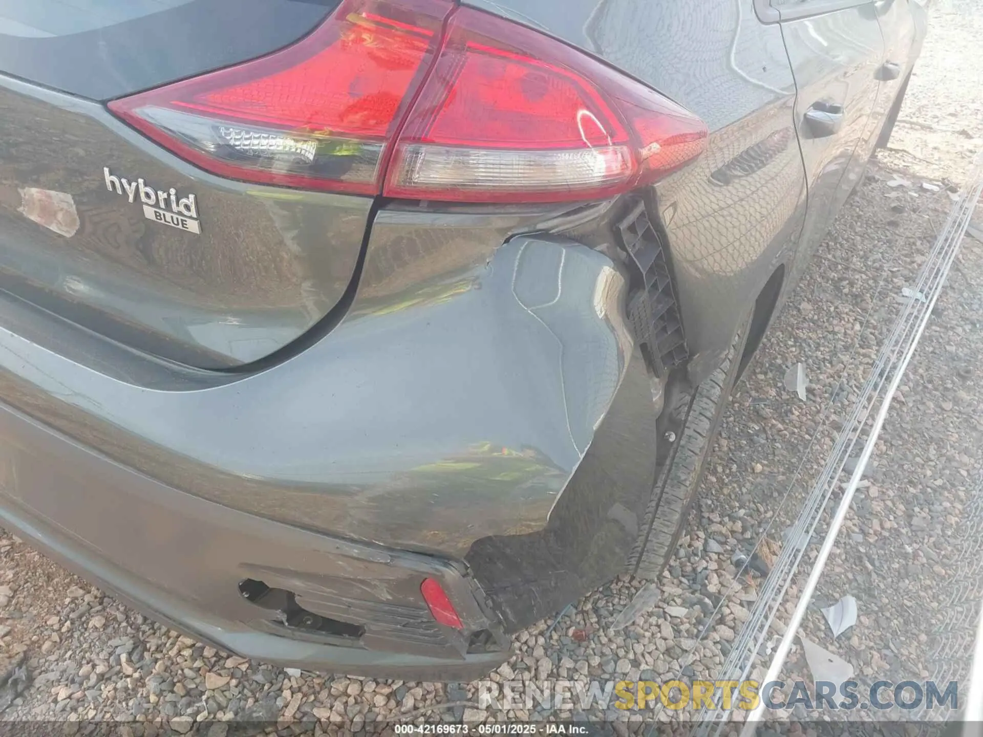 6 Photograph of a damaged car KMHC65LC4LU227313 HYUNDAI IONIQ HYBRID 2020