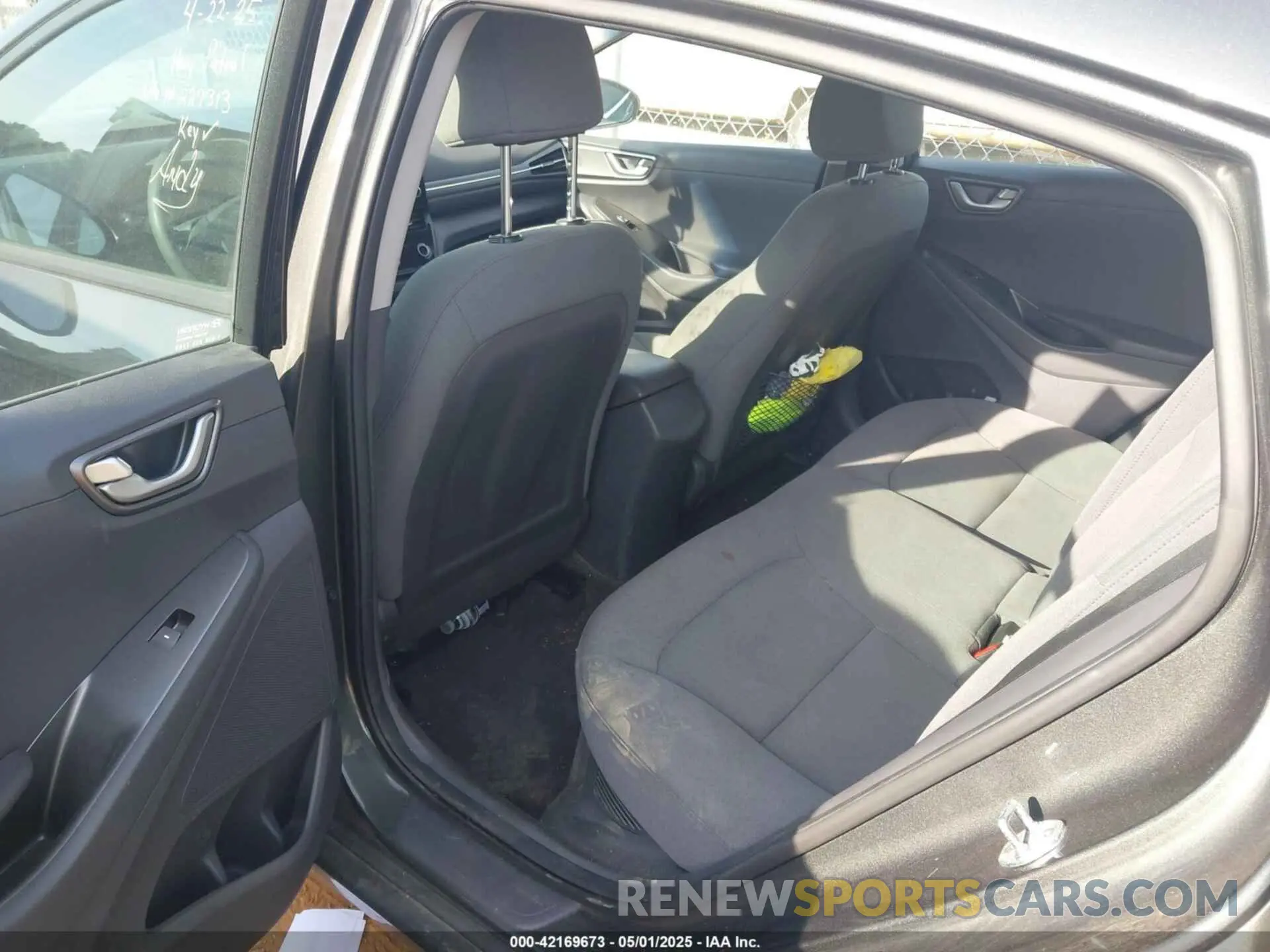 8 Photograph of a damaged car KMHC65LC4LU227313 HYUNDAI IONIQ HYBRID 2020