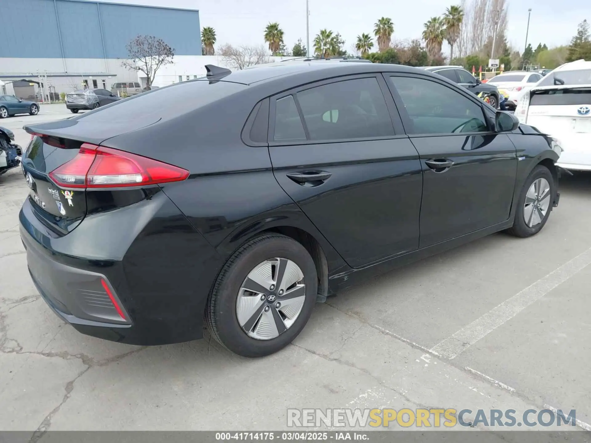 4 Photograph of a damaged car KMHC65LC4LU231135 HYUNDAI IONIQ HYBRID 2020