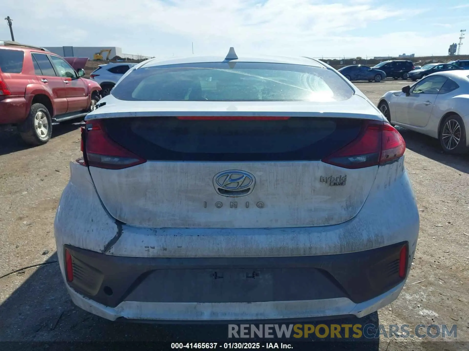 17 Photograph of a damaged car KMHC65LC4LU243088 HYUNDAI IONIQ HYBRID 2020