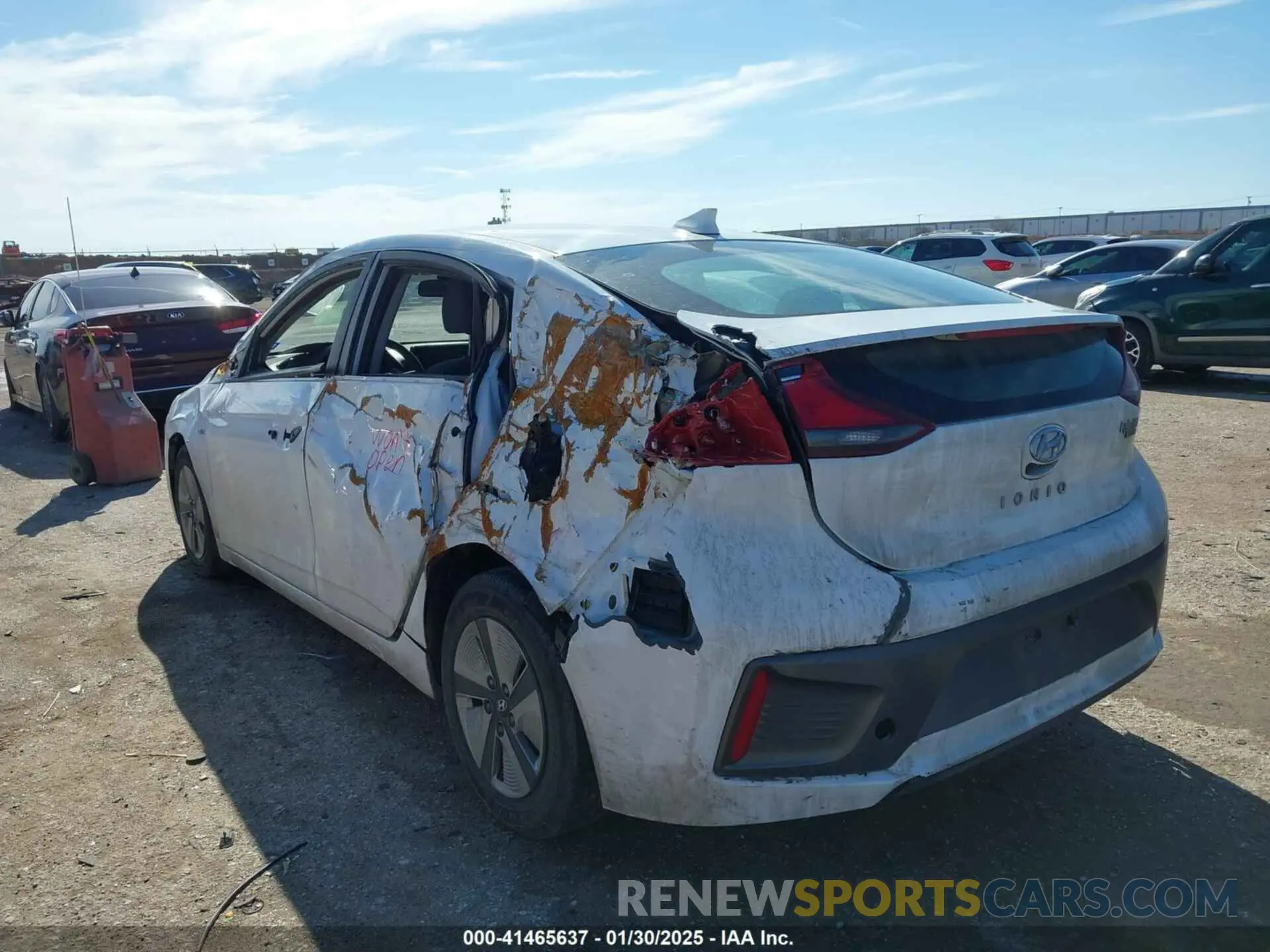 3 Photograph of a damaged car KMHC65LC4LU243088 HYUNDAI IONIQ HYBRID 2020
