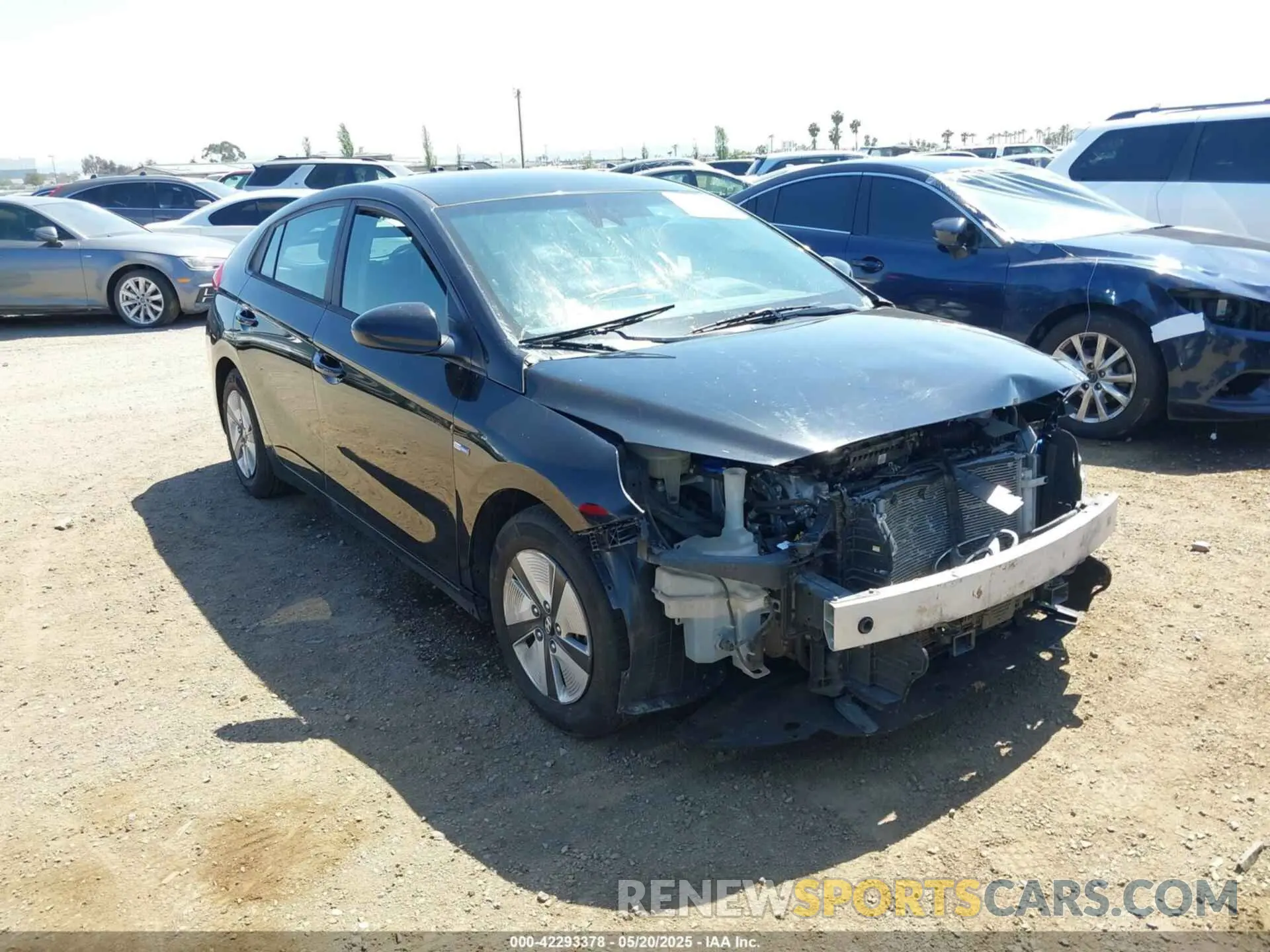 1 Photograph of a damaged car KMHC65LC5LU235114 HYUNDAI IONIQ HYBRID 2020