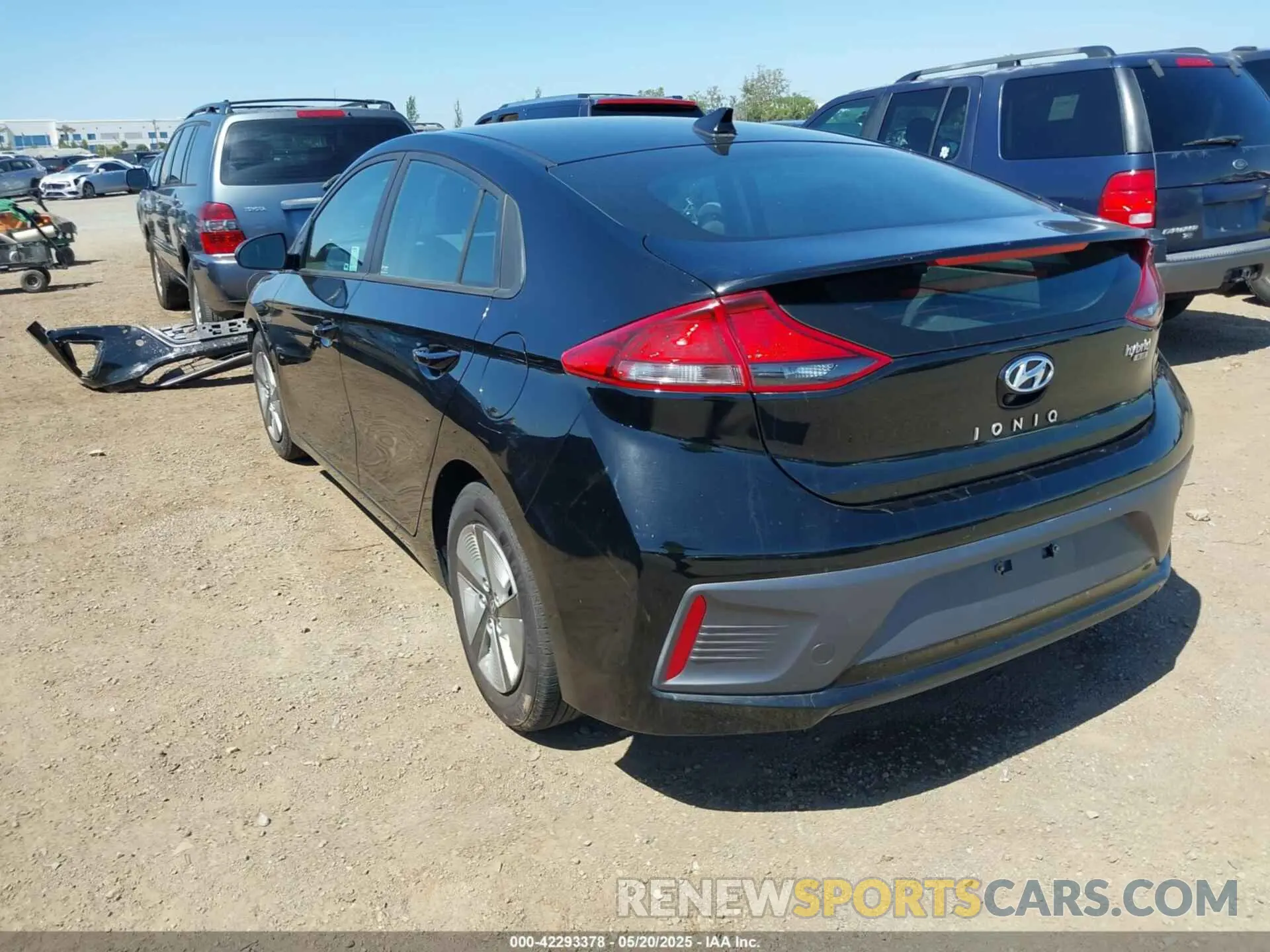 3 Photograph of a damaged car KMHC65LC5LU235114 HYUNDAI IONIQ HYBRID 2020