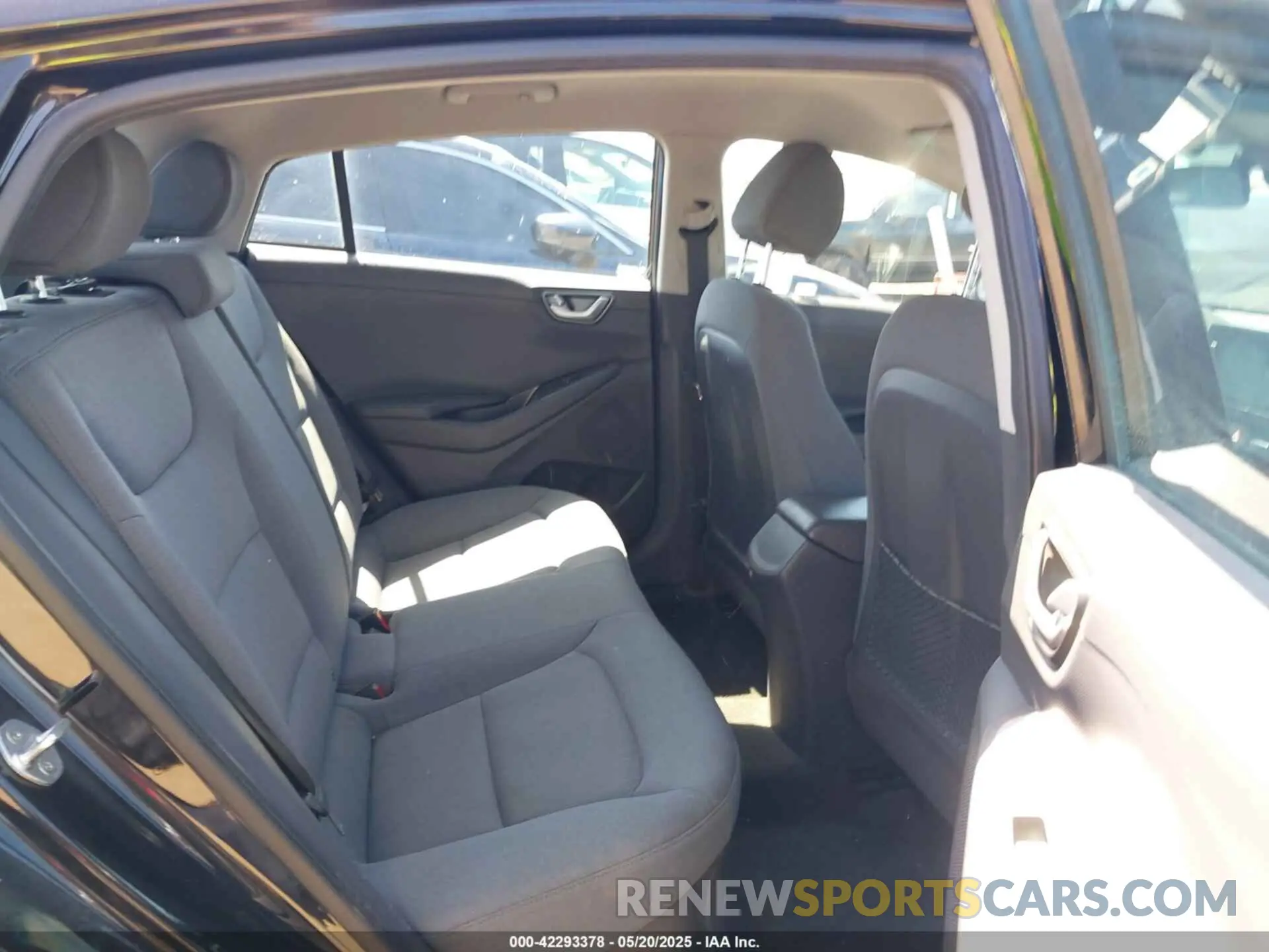 8 Photograph of a damaged car KMHC65LC5LU235114 HYUNDAI IONIQ HYBRID 2020