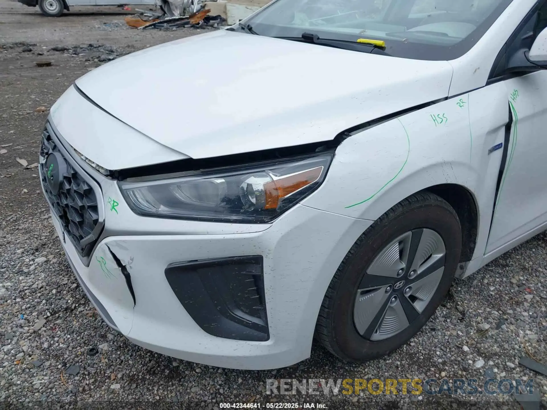 6 Photograph of a damaged car KMHC65LC8LU215813 HYUNDAI IONIQ HYBRID 2020