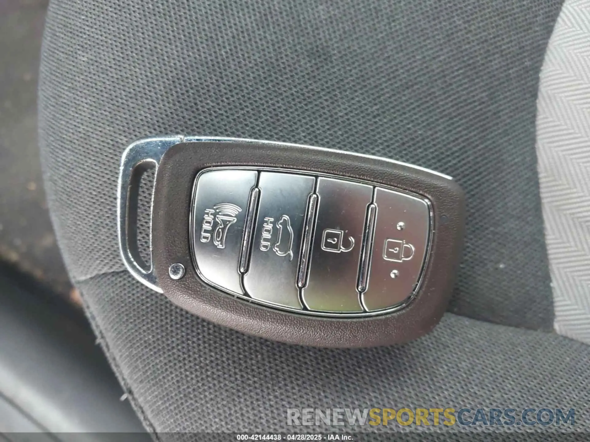 11 Фотография поврежденного автомобиля KMHC75LC0LU242355 HYUNDAI IONIQ HYBRID 2020