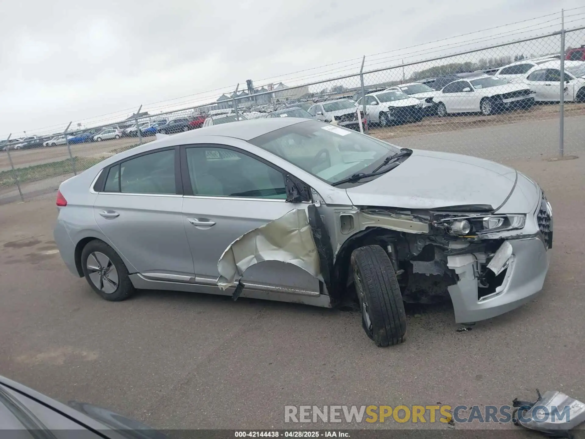 13 Фотография поврежденного автомобиля KMHC75LC0LU242355 HYUNDAI IONIQ HYBRID 2020