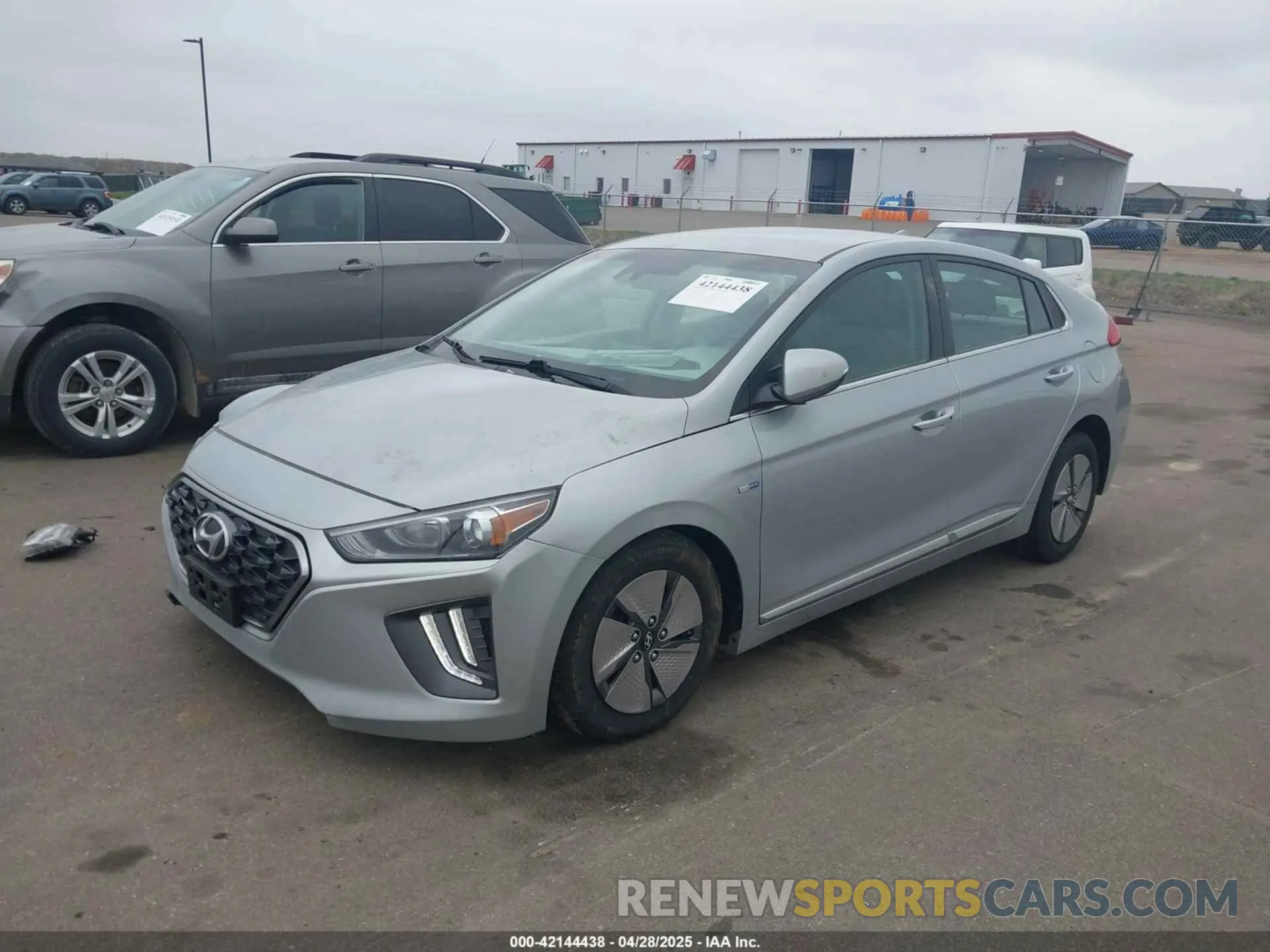 2 Фотография поврежденного автомобиля KMHC75LC0LU242355 HYUNDAI IONIQ HYBRID 2020