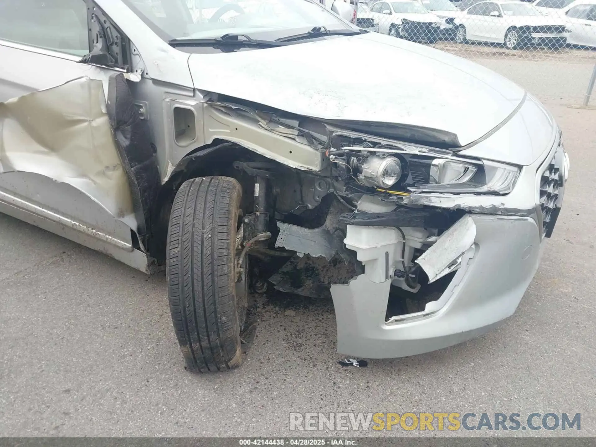 6 Фотография поврежденного автомобиля KMHC75LC0LU242355 HYUNDAI IONIQ HYBRID 2020