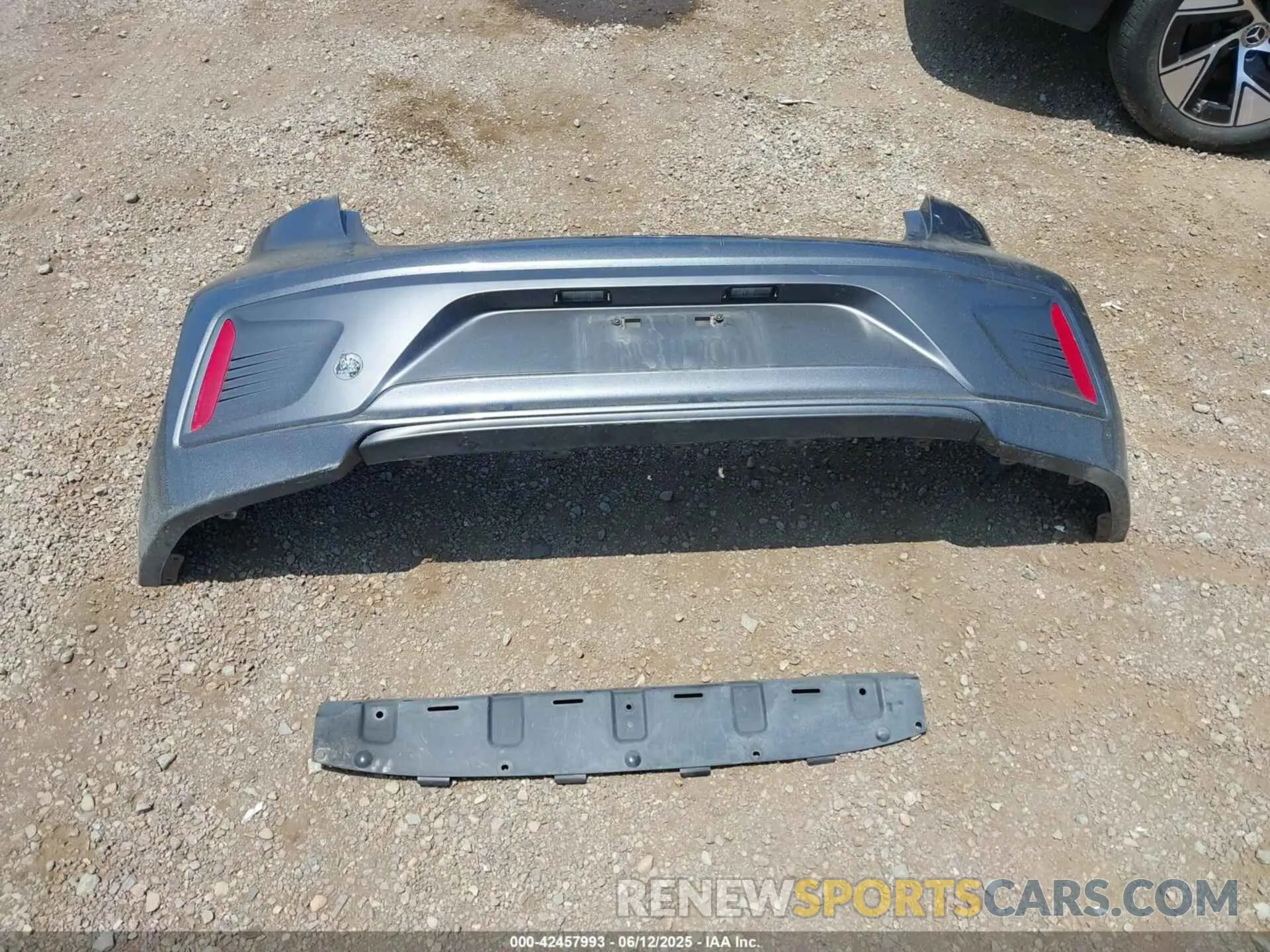 12 Photograph of a damaged car KMHC75LC2LU197824 HYUNDAI IONIQ HYBRID 2020