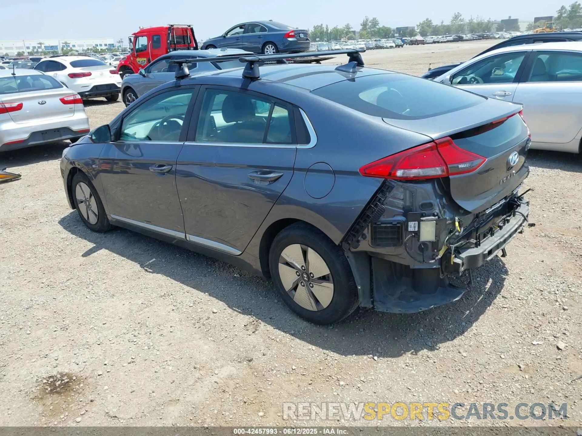 3 Photograph of a damaged car KMHC75LC2LU197824 HYUNDAI IONIQ HYBRID 2020
