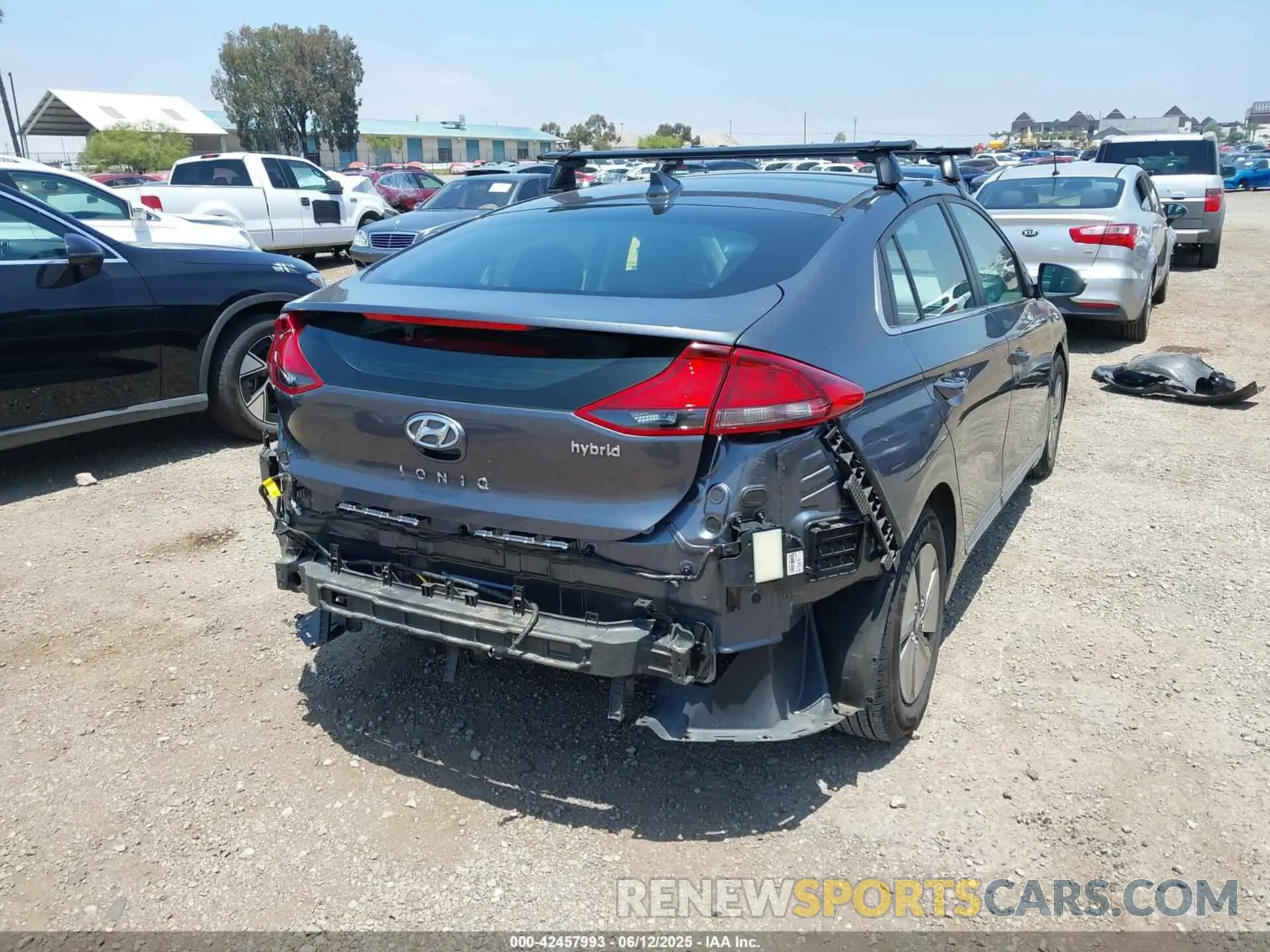 6 Photograph of a damaged car KMHC75LC2LU197824 HYUNDAI IONIQ HYBRID 2020