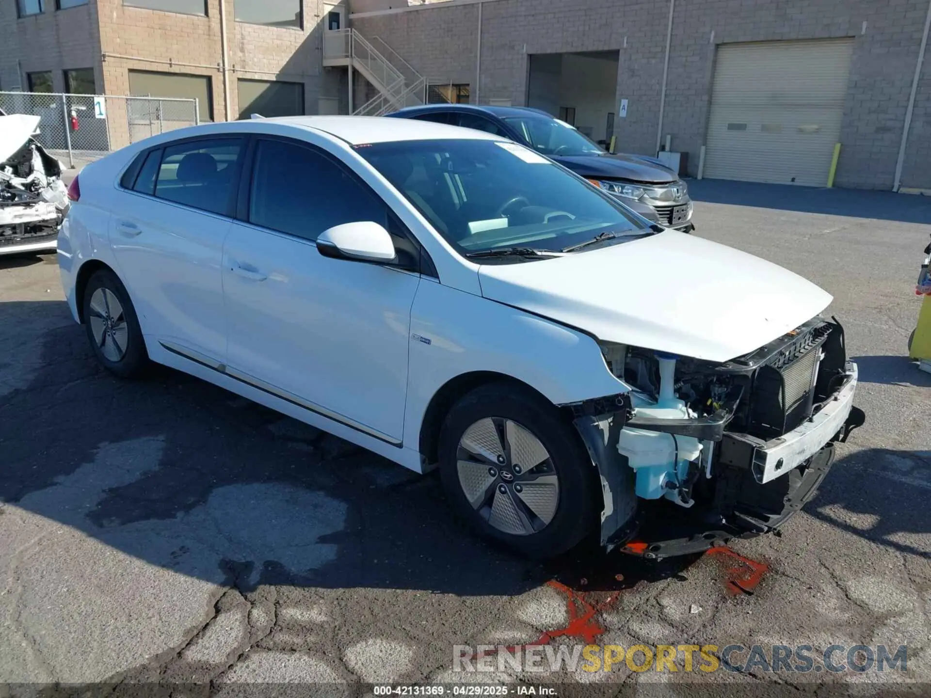 1 Photograph of a damaged car KMHC75LC3LU235853 HYUNDAI IONIQ HYBRID 2020
