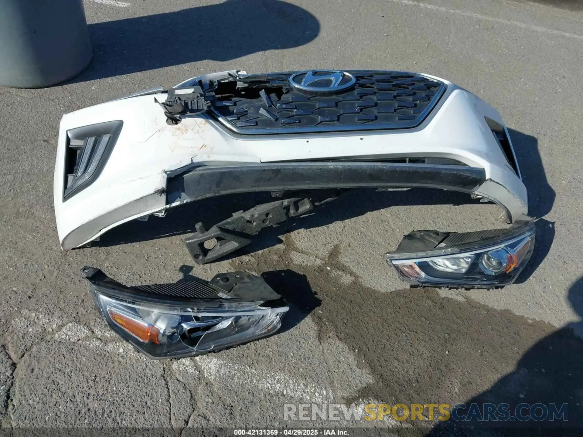 12 Photograph of a damaged car KMHC75LC3LU235853 HYUNDAI IONIQ HYBRID 2020