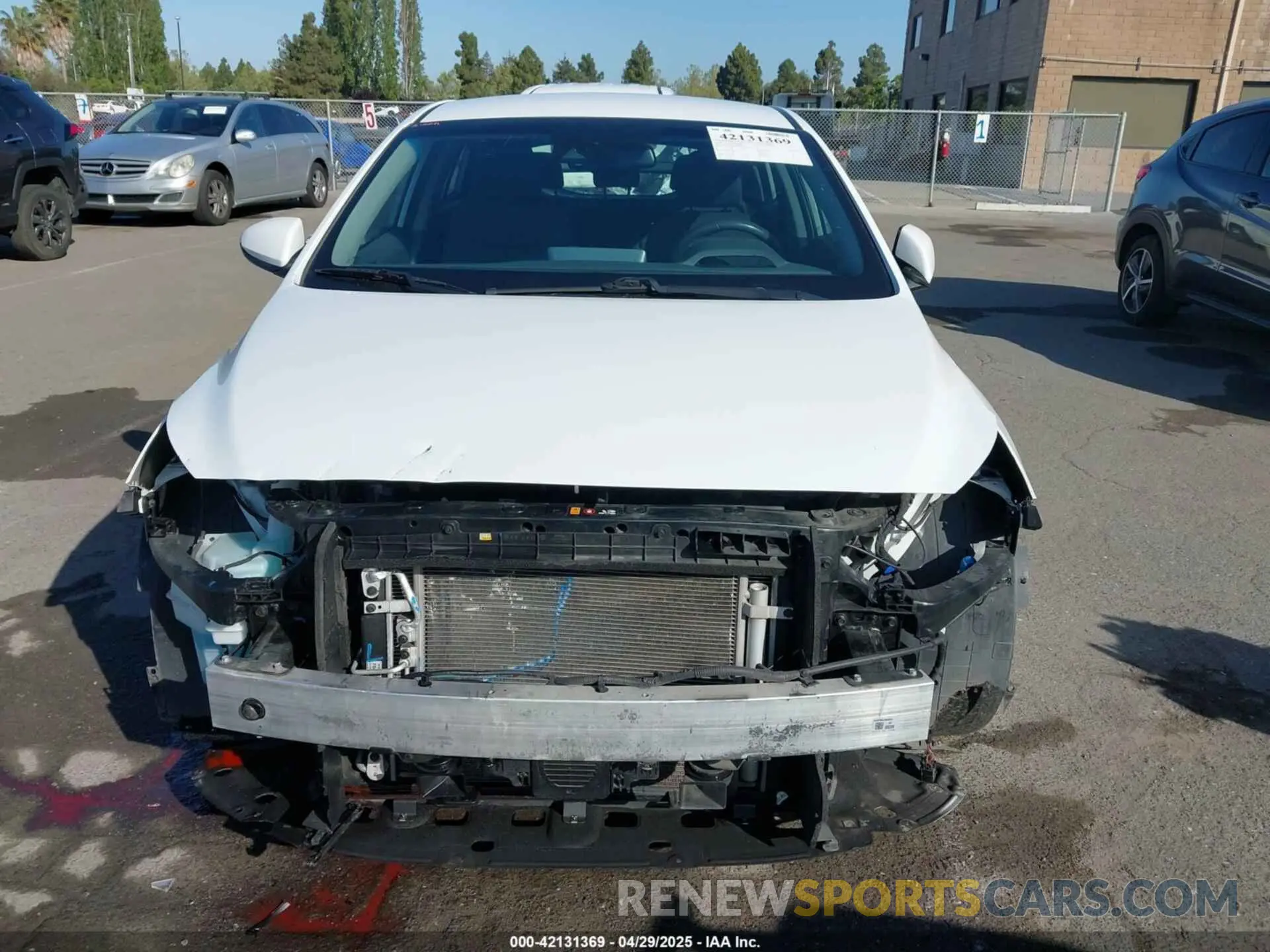 13 Photograph of a damaged car KMHC75LC3LU235853 HYUNDAI IONIQ HYBRID 2020