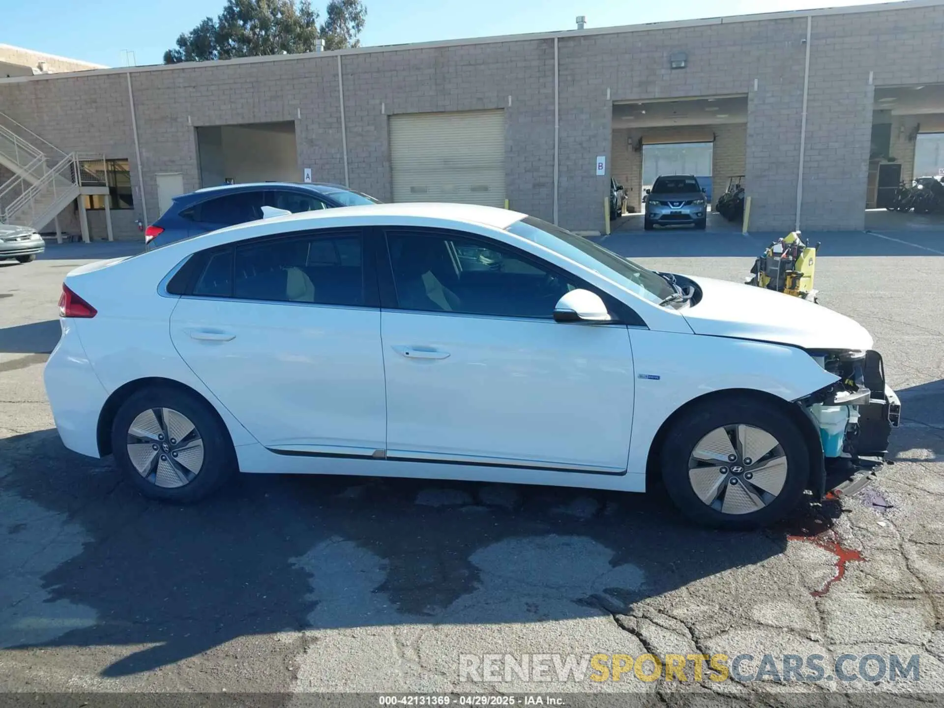 14 Photograph of a damaged car KMHC75LC3LU235853 HYUNDAI IONIQ HYBRID 2020