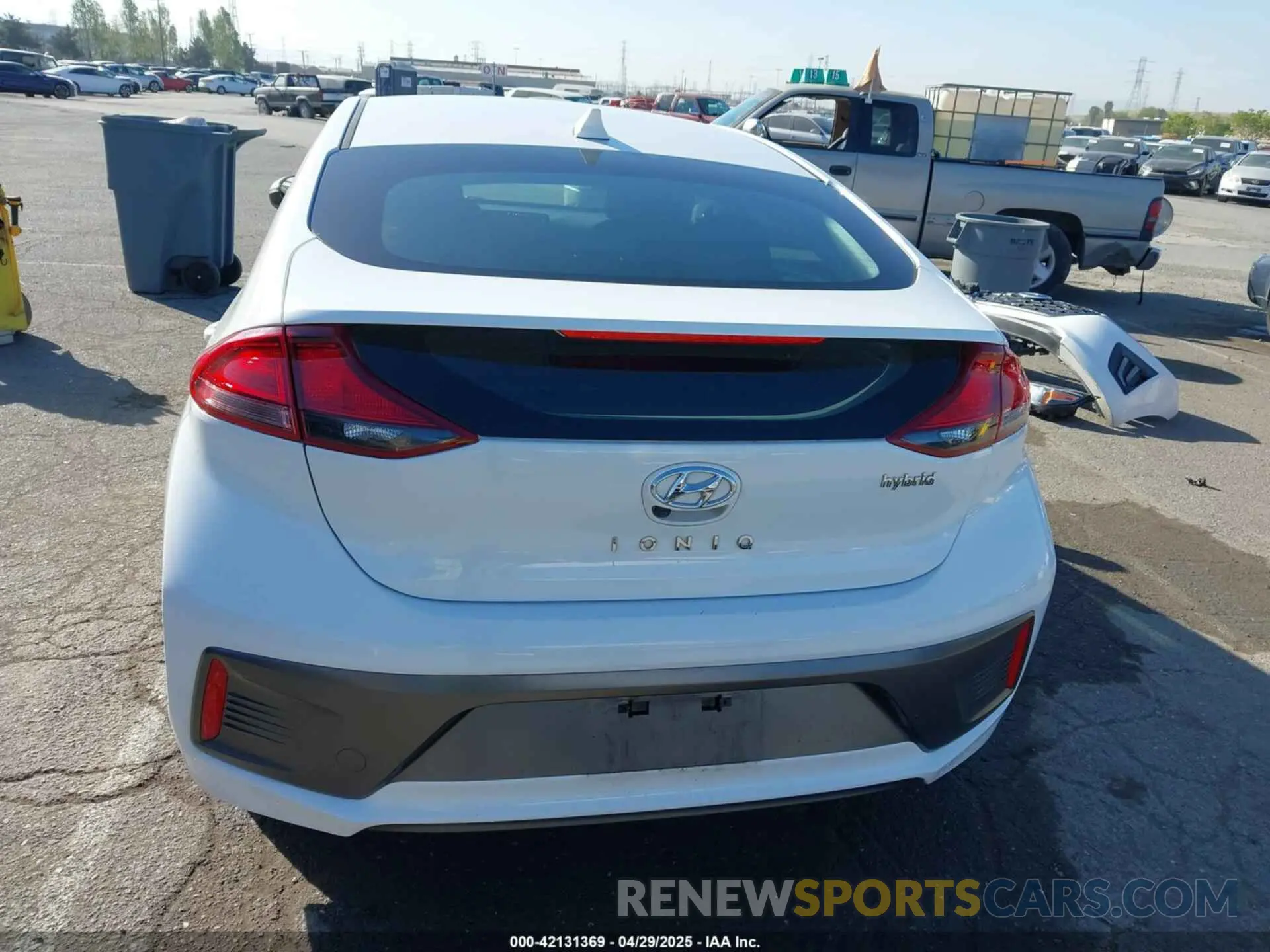 17 Photograph of a damaged car KMHC75LC3LU235853 HYUNDAI IONIQ HYBRID 2020