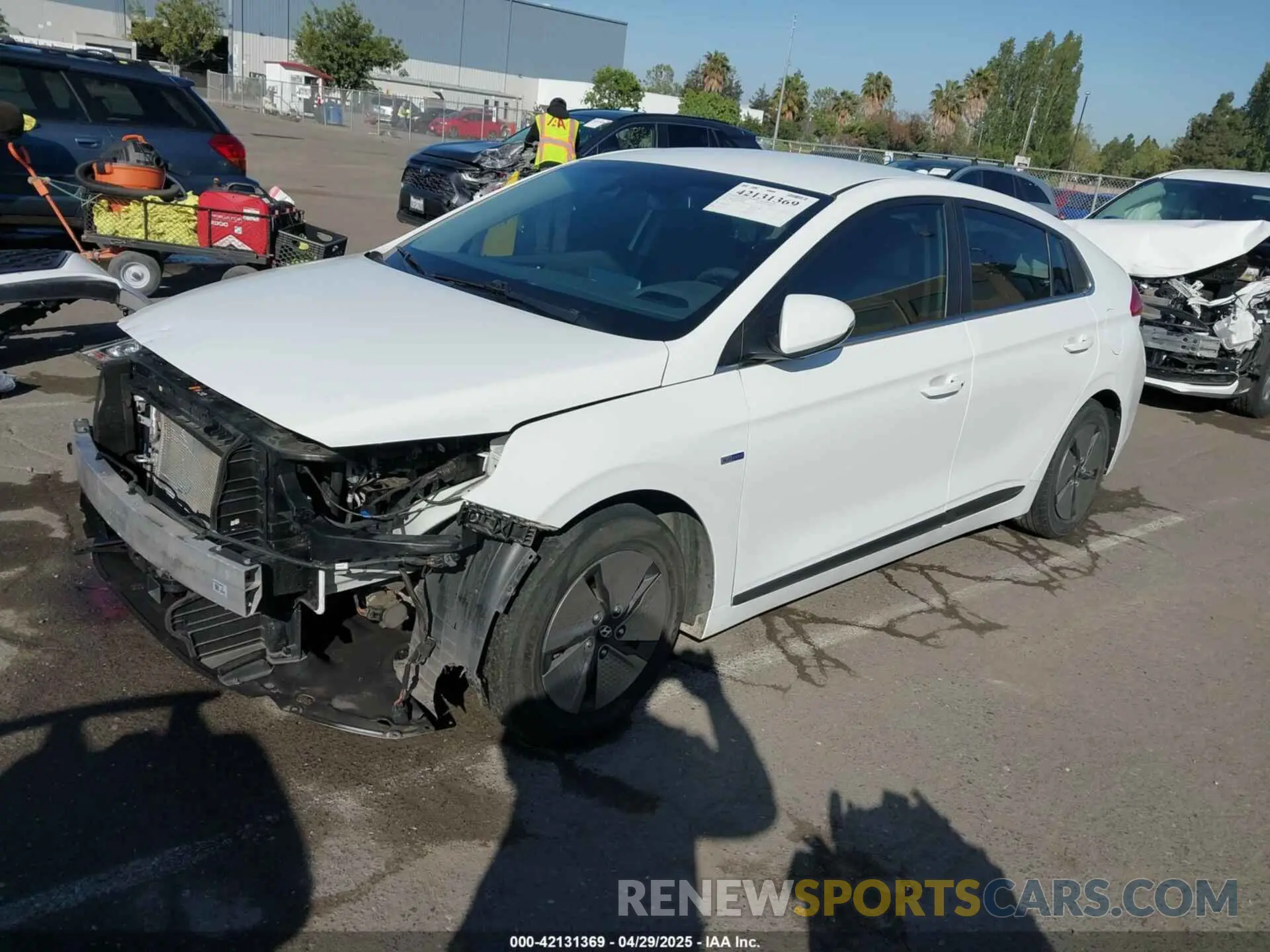 2 Photograph of a damaged car KMHC75LC3LU235853 HYUNDAI IONIQ HYBRID 2020