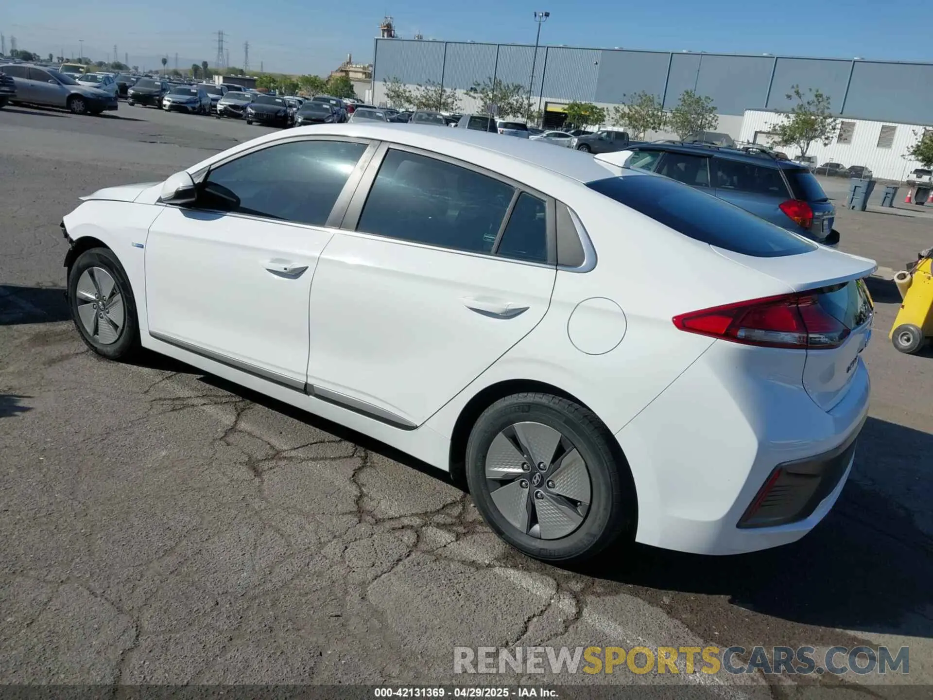 3 Photograph of a damaged car KMHC75LC3LU235853 HYUNDAI IONIQ HYBRID 2020