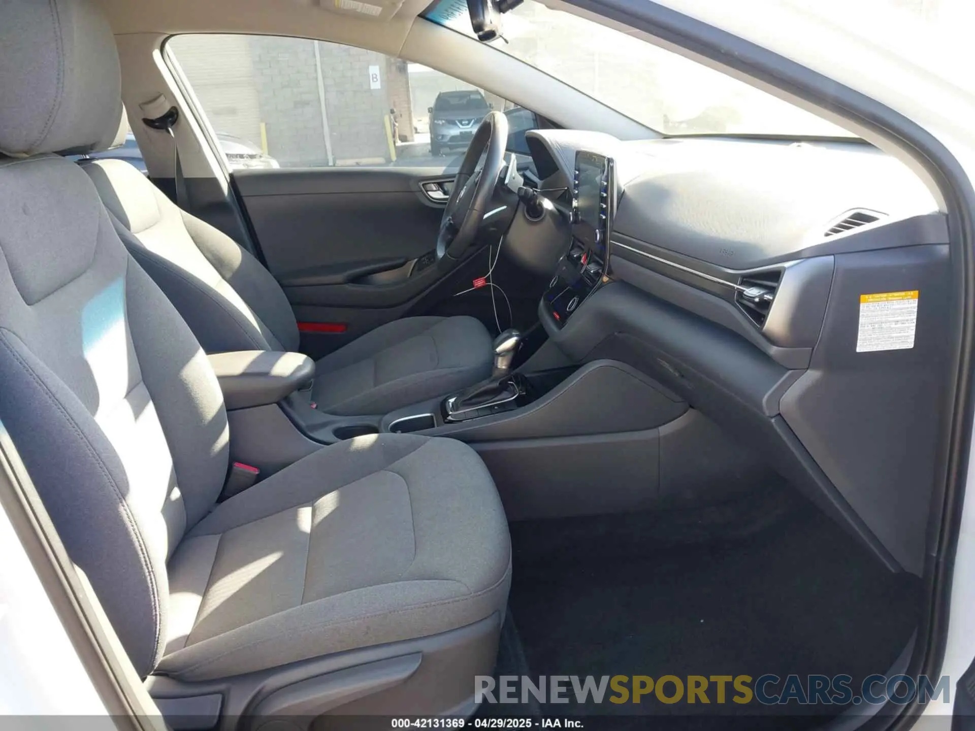 5 Photograph of a damaged car KMHC75LC3LU235853 HYUNDAI IONIQ HYBRID 2020