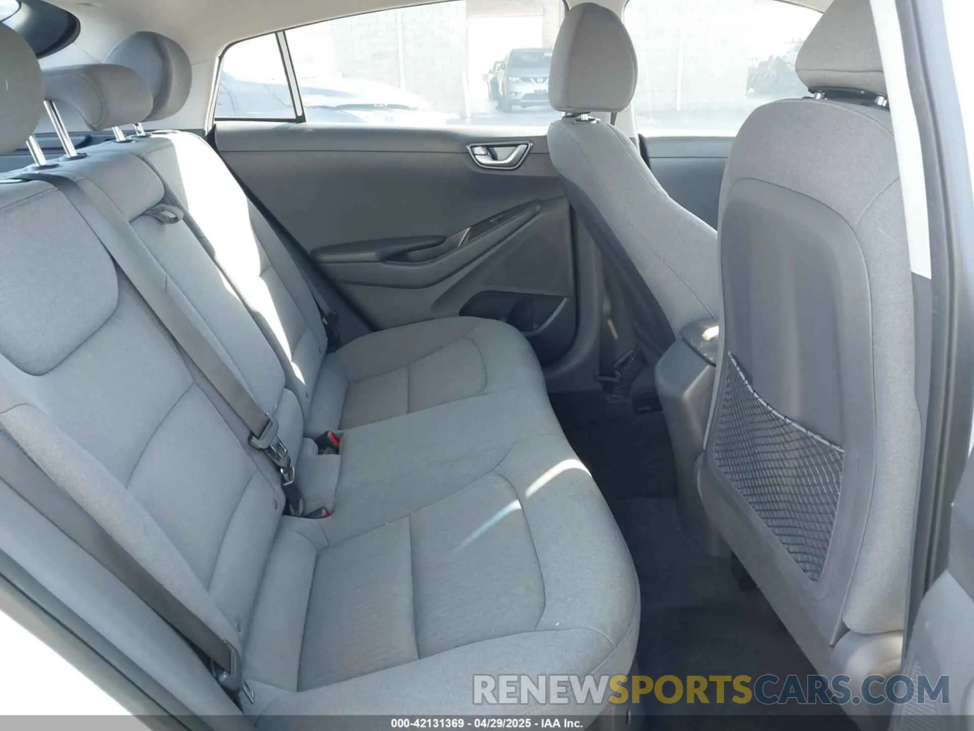 8 Photograph of a damaged car KMHC75LC3LU235853 HYUNDAI IONIQ HYBRID 2020