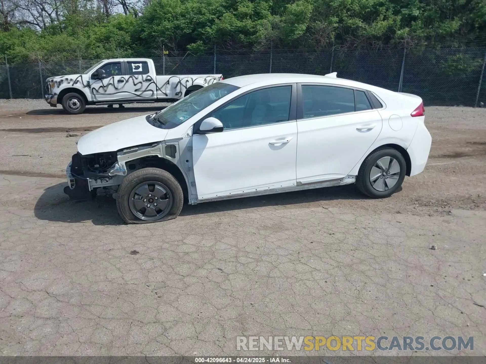 2 Photograph of a damaged car KMHC75LC6LU190990 HYUNDAI IONIQ HYBRID 2020