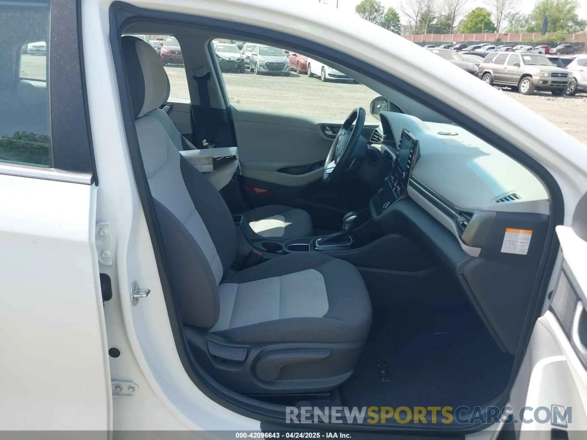 5 Photograph of a damaged car KMHC75LC6LU190990 HYUNDAI IONIQ HYBRID 2020