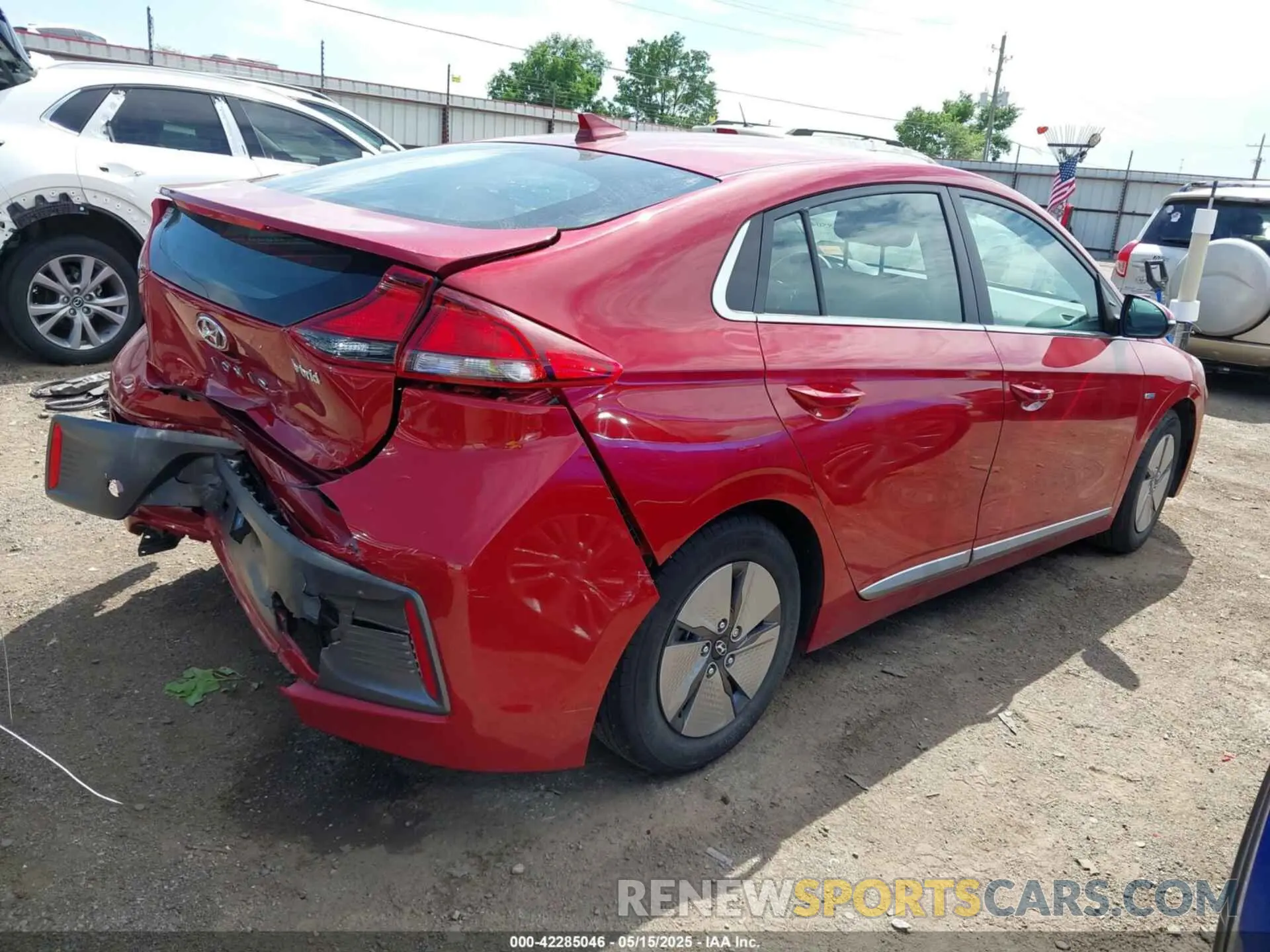 4 Фотография поврежденного автомобиля KMHC75LCXLU215373 HYUNDAI IONIQ HYBRID 2020